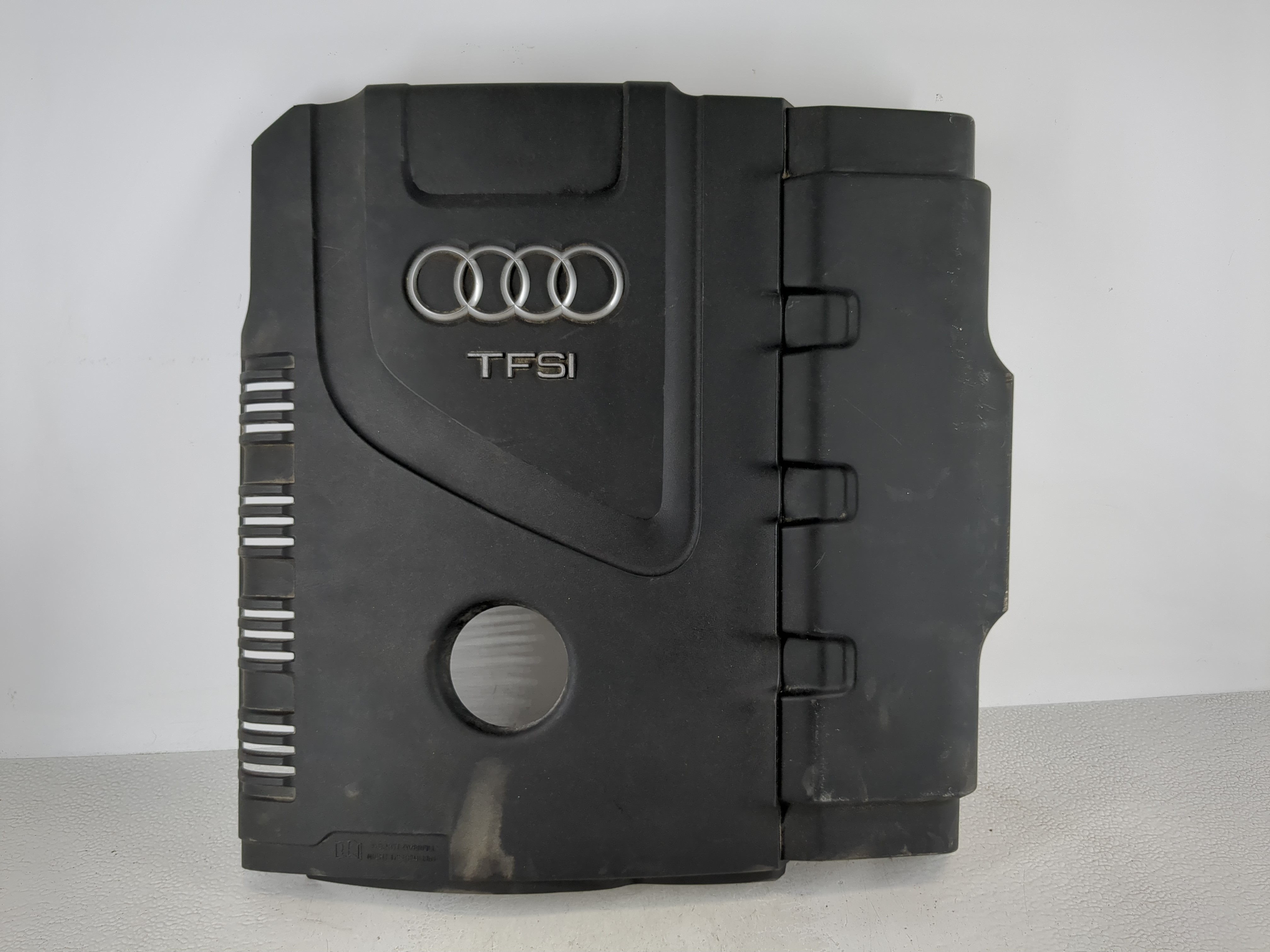 Picture of 2014 Audi A4 Engine Cover 1129925