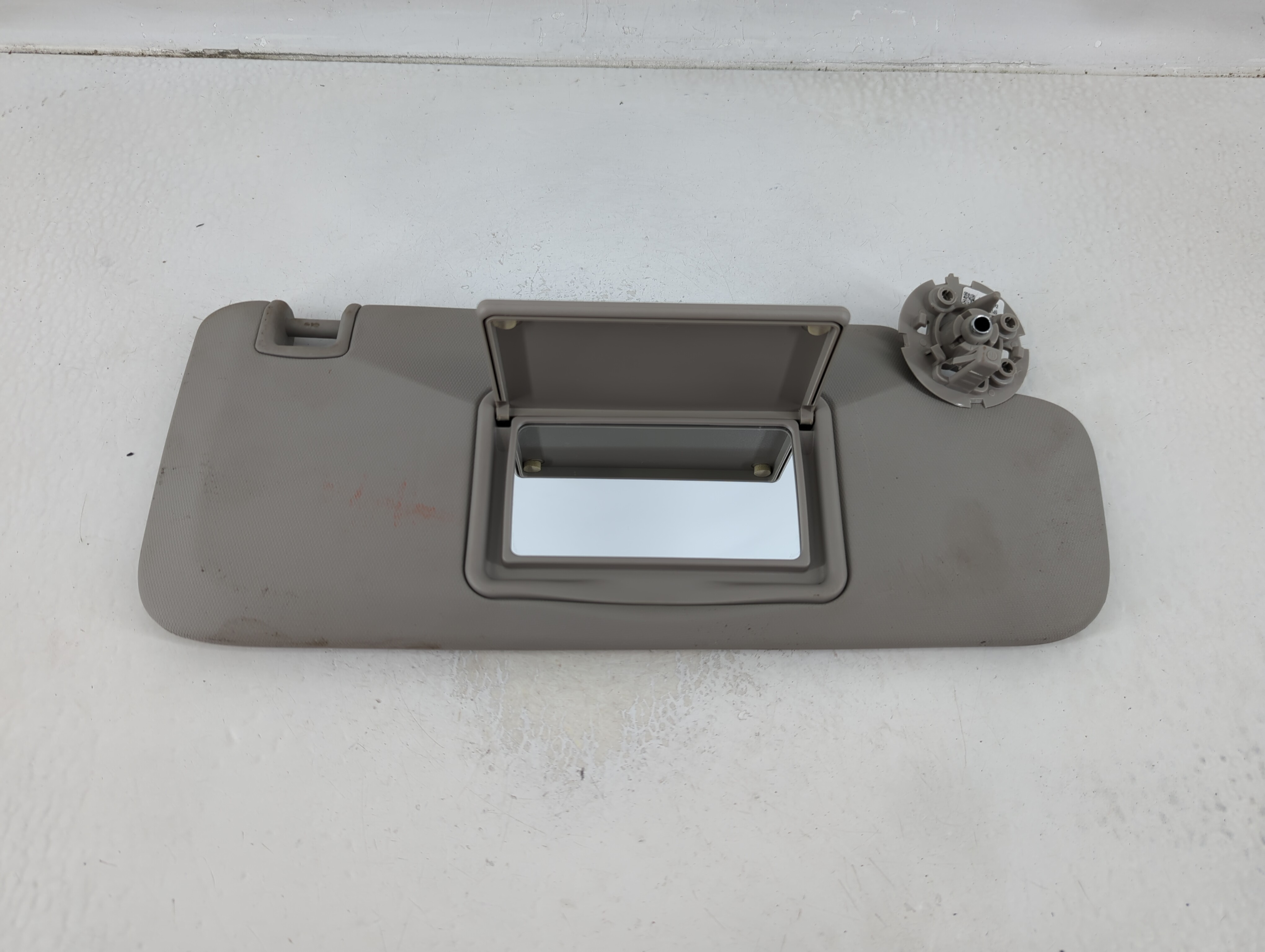 2011-2016 Chevrolet Cruze Passenger Sun Visor Mirror Right Sunvisor Grey 1129935 - Oemusedautoparts1.com