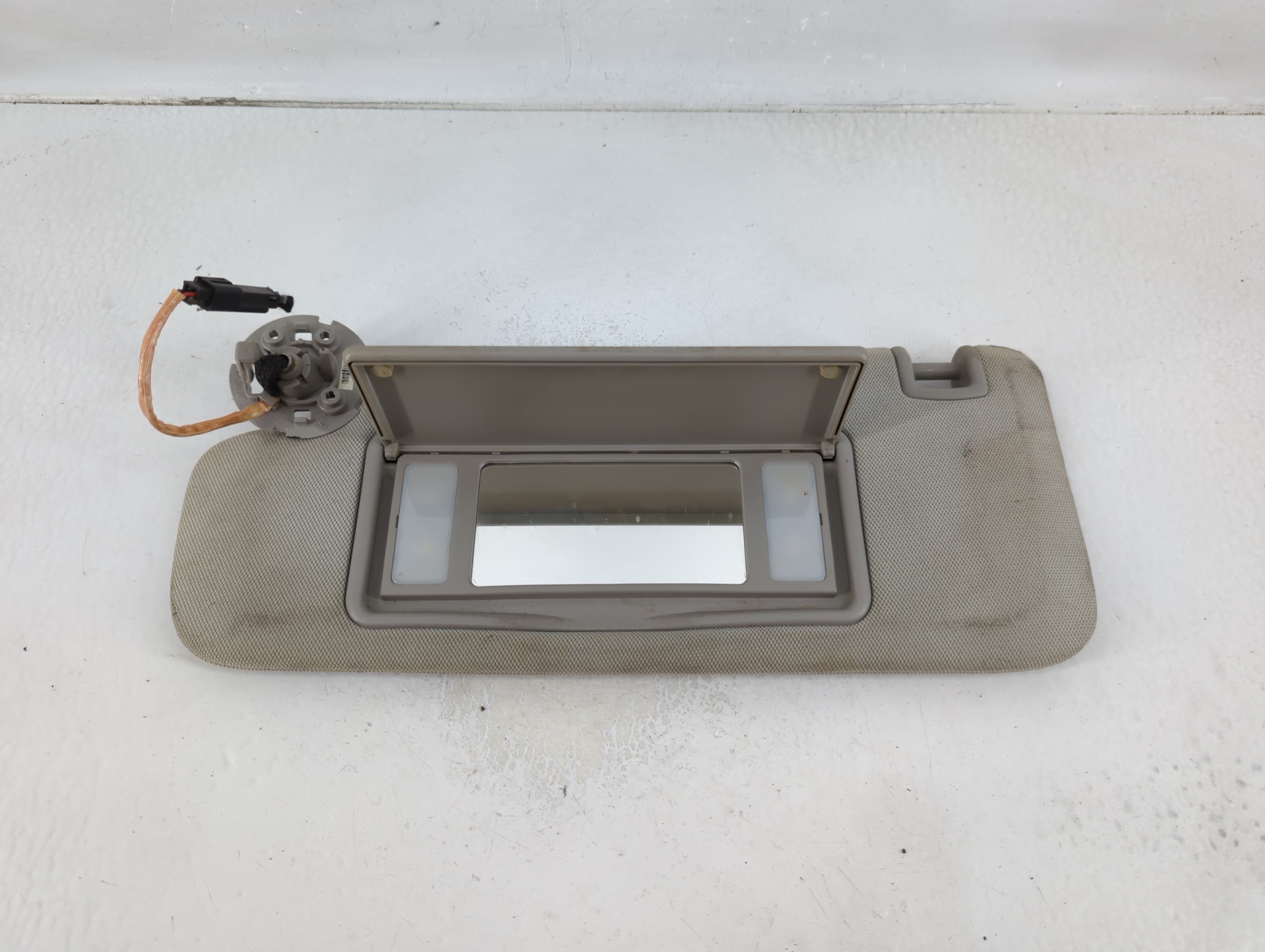 2013-2016 Chevrolet Malibu Driver Sun Visor Mirror Left Sunvisor Grey 1129946 - Oemusedautoparts1.com