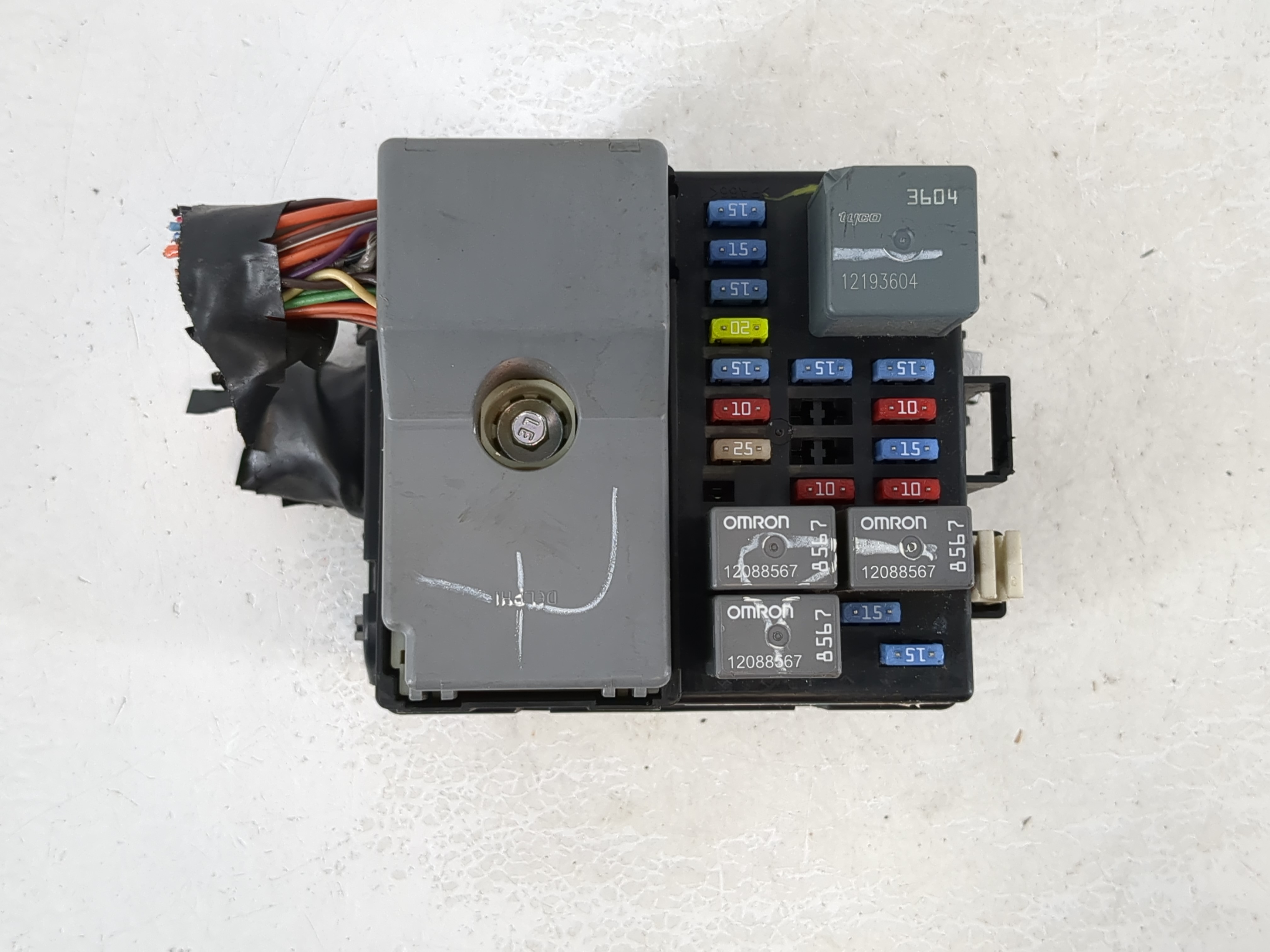 Picture of 2000-2005 Chevrolet Impala Fusebox Fuse Box Relay Module 15329230 1129947