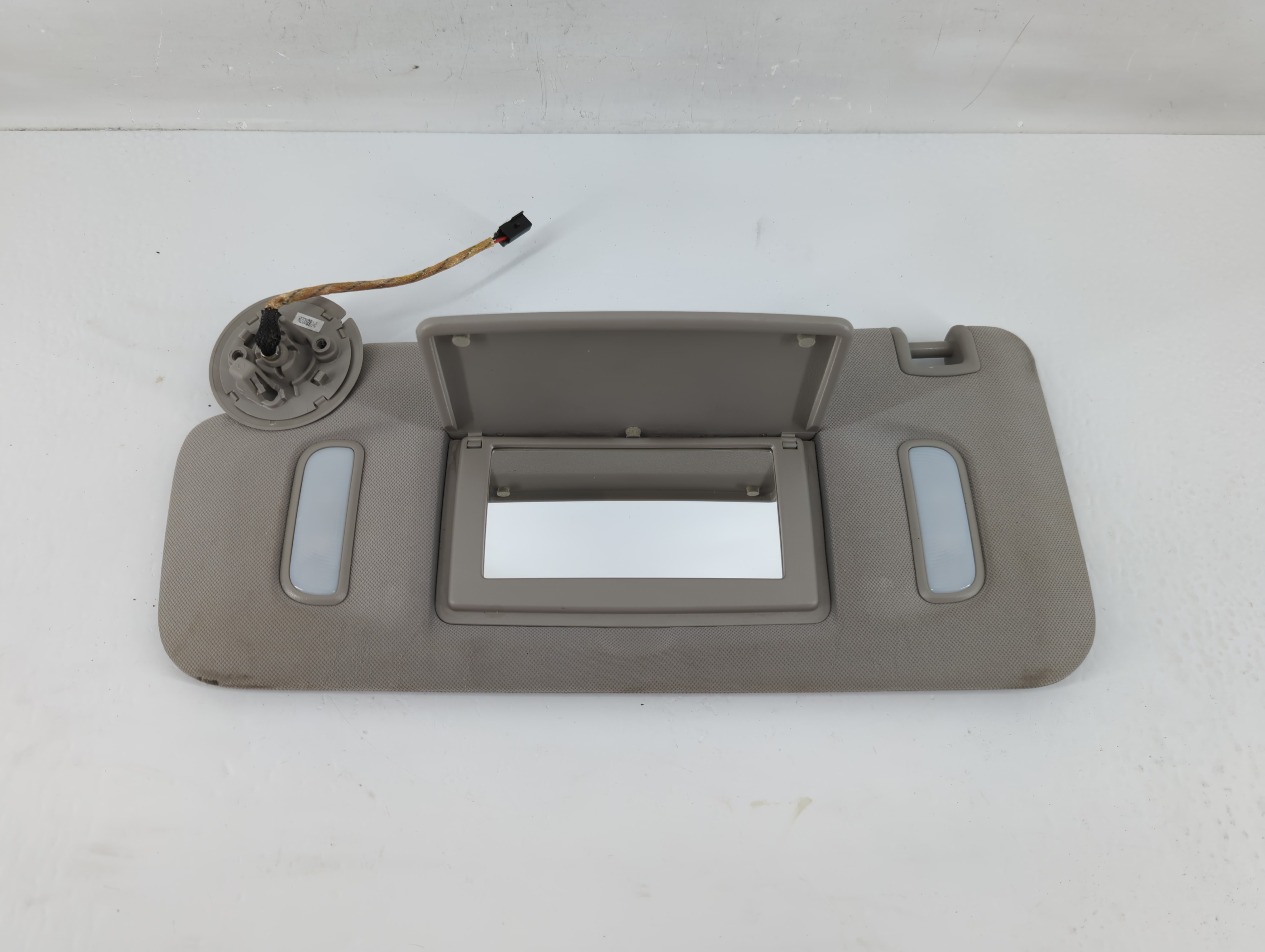 2007-2017 Gmc Acadia Driver Sun Visor Mirror Left Sunvisor Grey 1131465 - Oemusedautoparts1.com