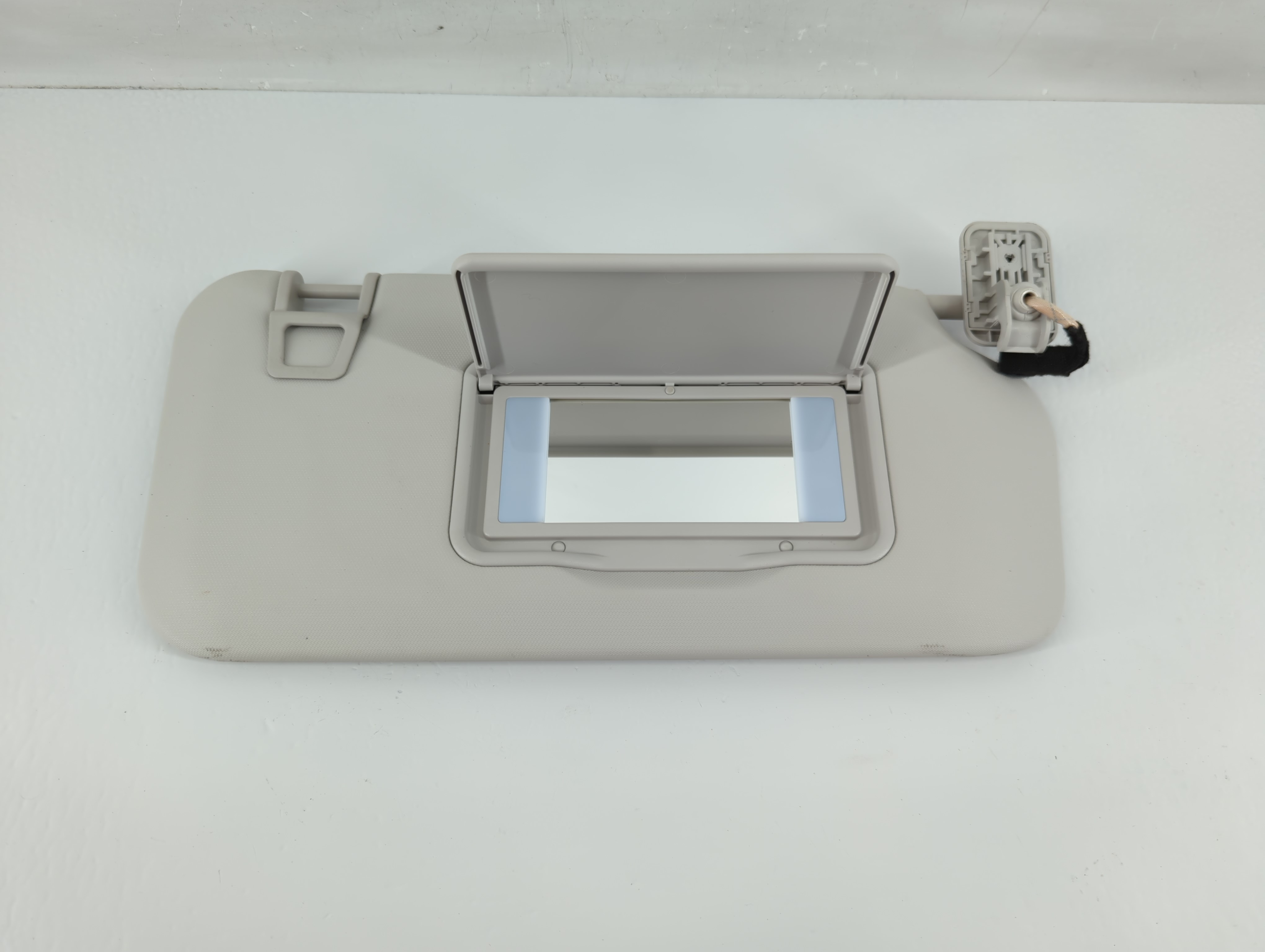 2021-2022 Ford Escape Passenger Sun Visor Mirror Right Sunvisor 1131574 - Oemusedautoparts1.com