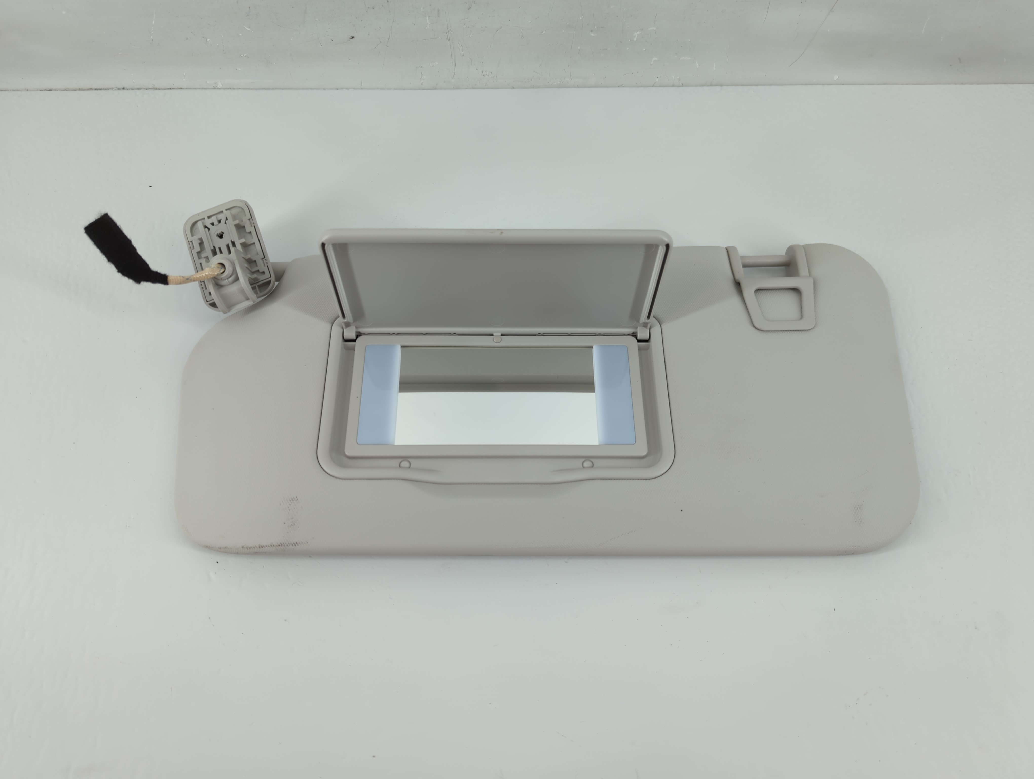 2021-2022 Ford Escape Driver Sun Visor Mirror Left Sunvisor Pale Grey 1131575 - Oemusedautoparts1.com
