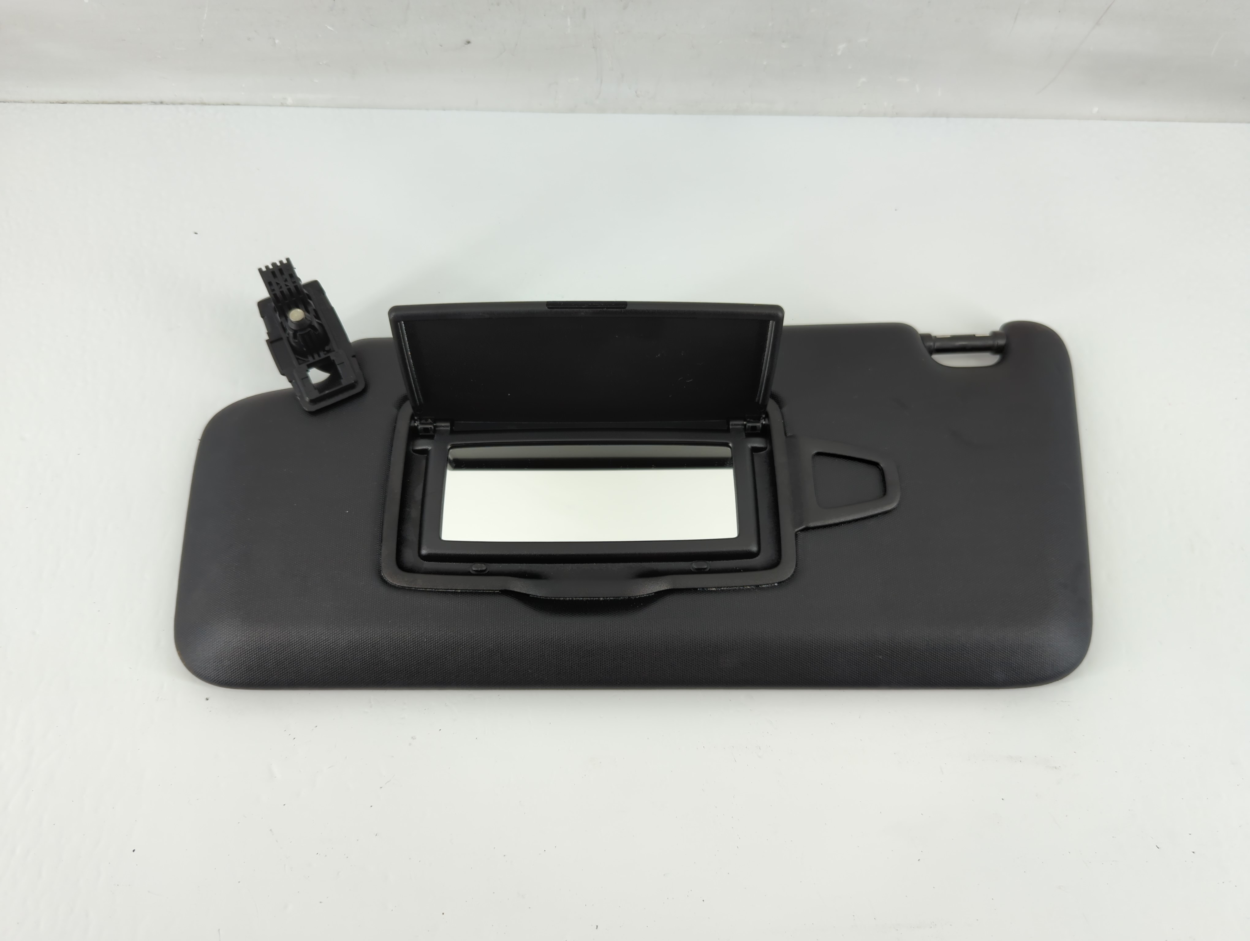 2018-2018 Mercedes-benz Glc250 Driver Sun Visor Mirror Left Sunvisor 1131652 - Oemusedautoparts1.com