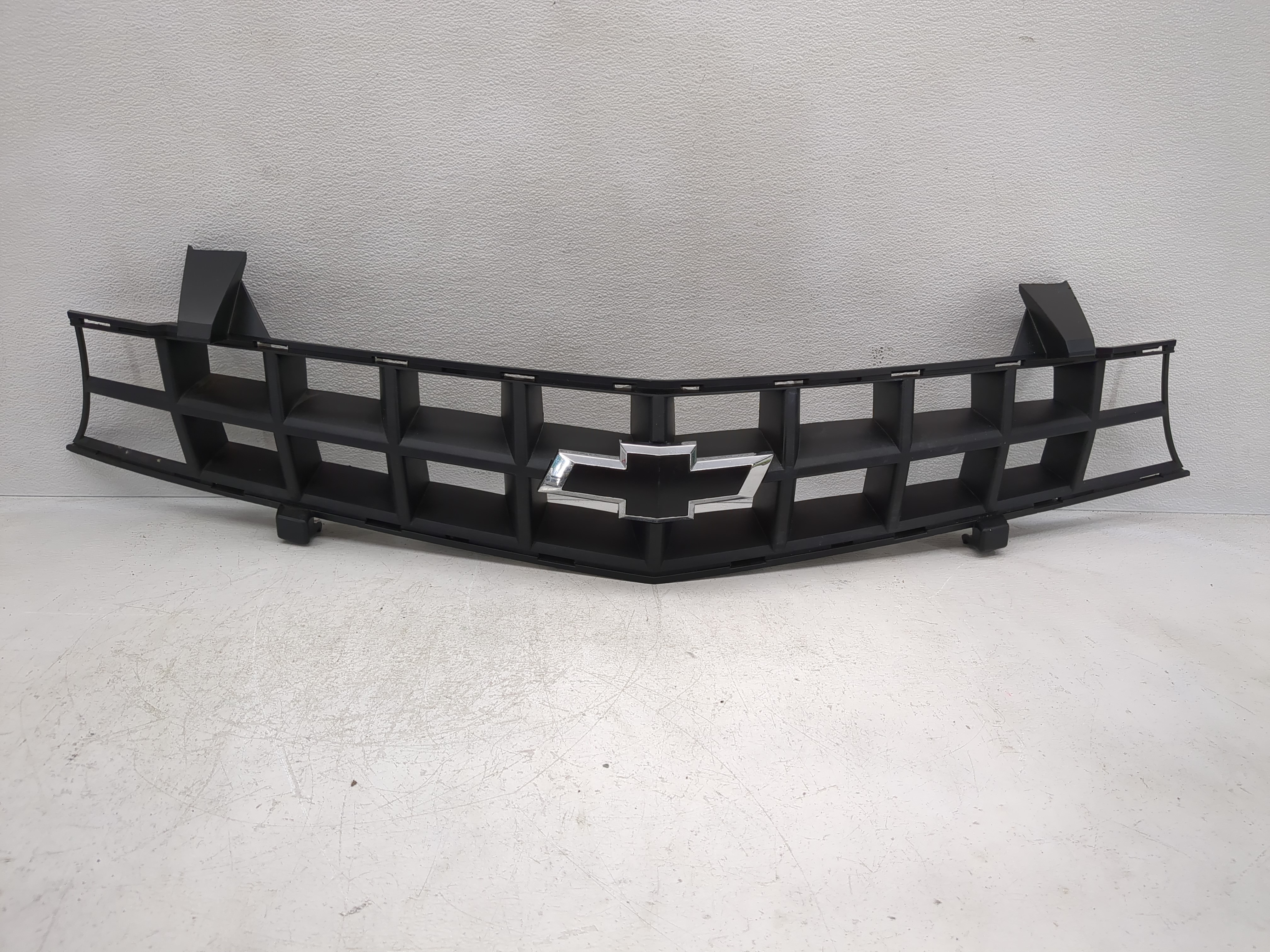 Picture of 2010-2013 Chevrolet Camaro Front Bumper Grille 1131695