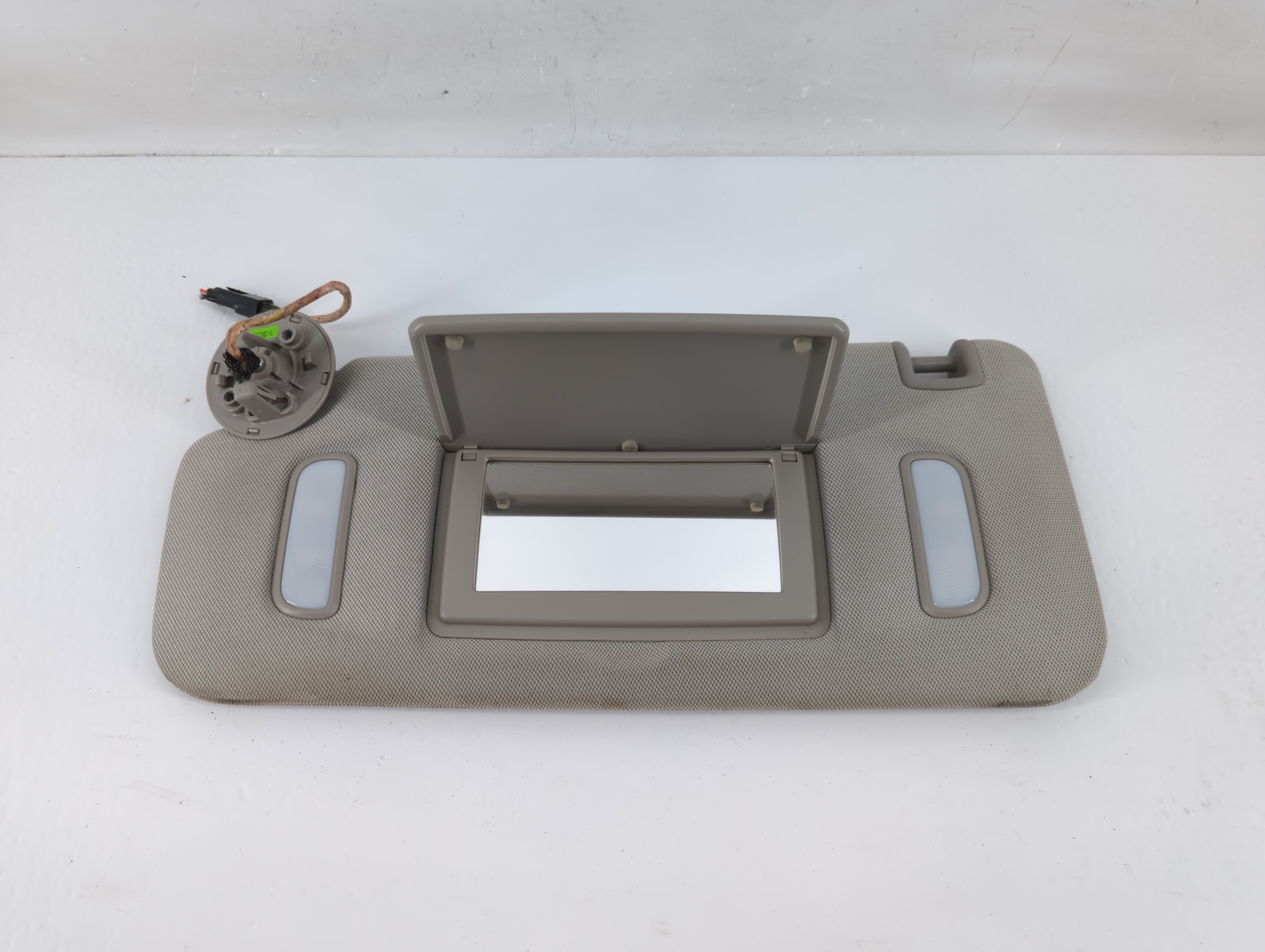 Picture of 2010-2017 Chevrolet Equinox Driver Sun Visor Mirror Left Sunvisor Grey 1131702