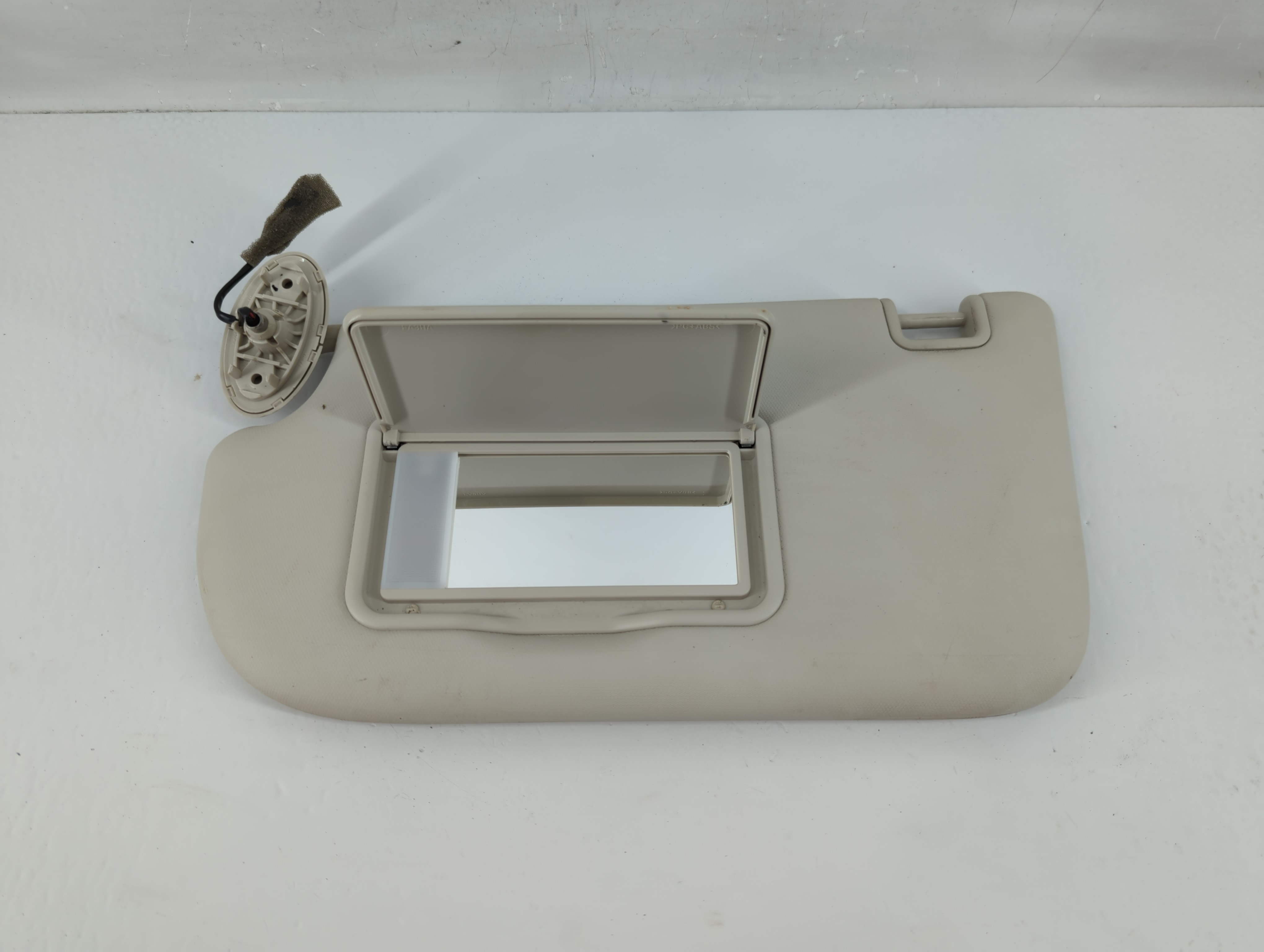 Picture of 2013-2019 Ford Escape Driver Sun Visor Mirror Left Sunvisor Ivory 1131773