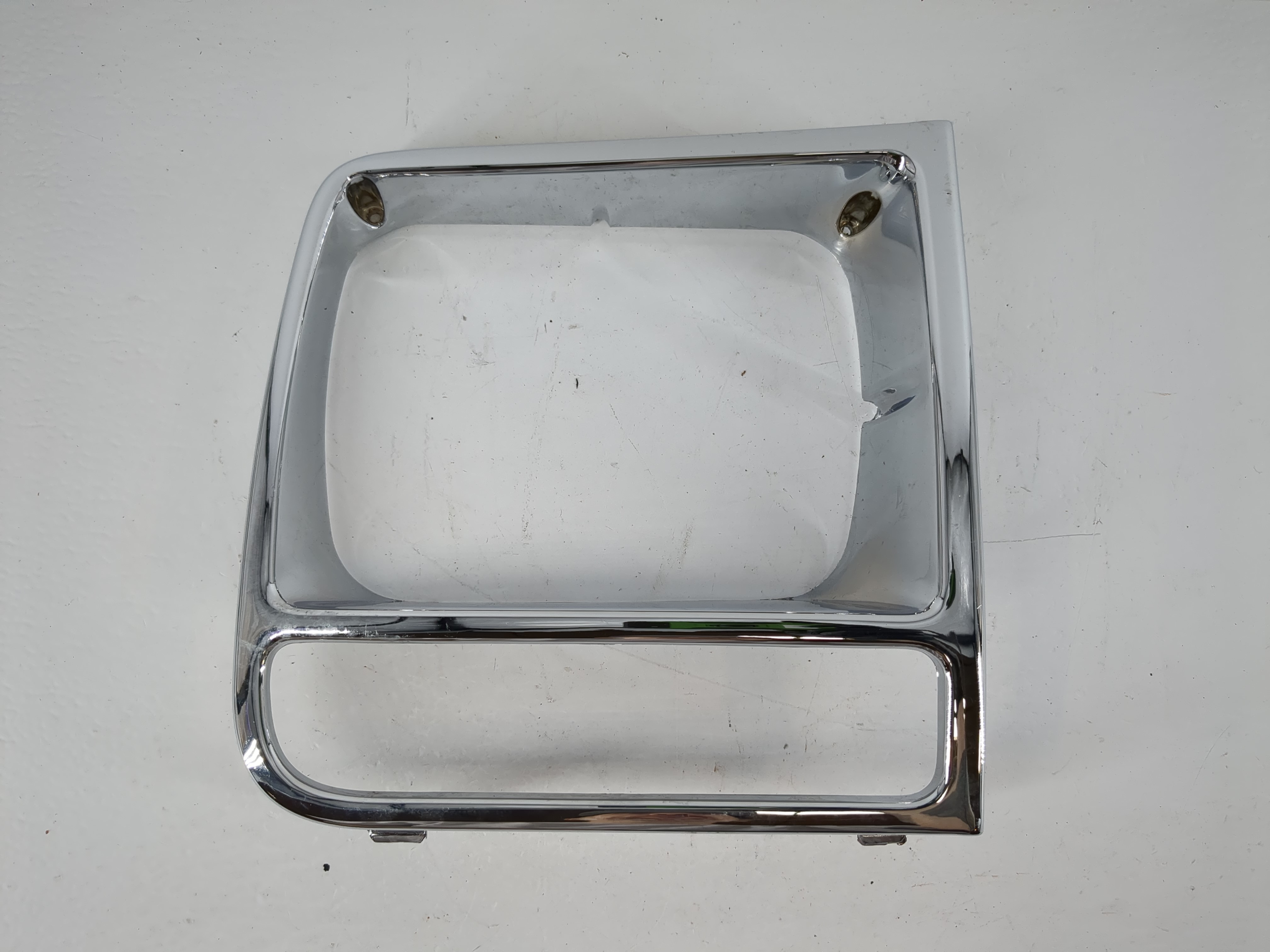 2000 Jeep Cherokee Right Headlight Cover 1132146 - Oemusedautoparts1.com
