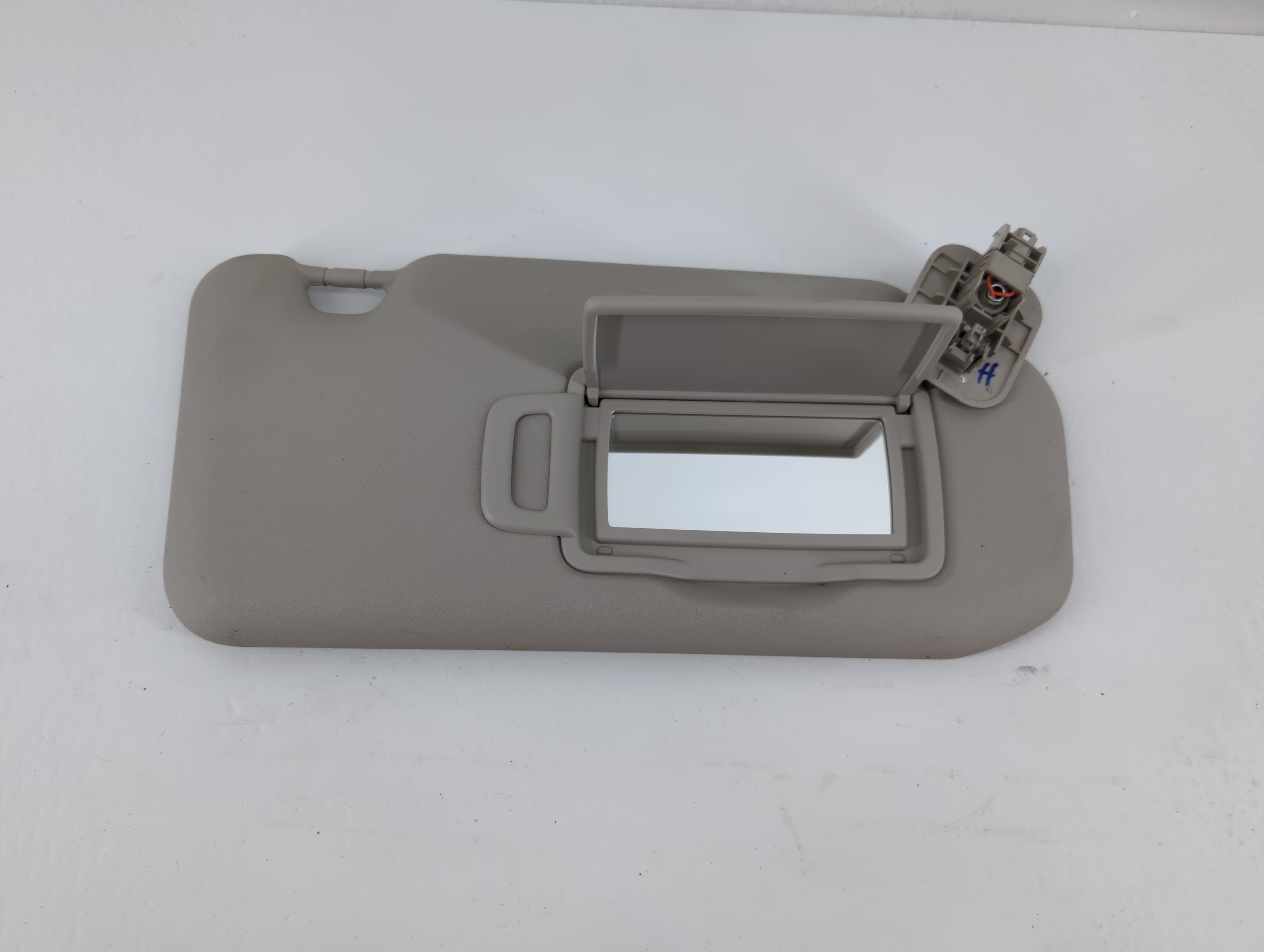 Picture of 2020-2022 Nissan Sentra Passenger Sun Visor Mirror Right Sunvisor Grey 1133002
