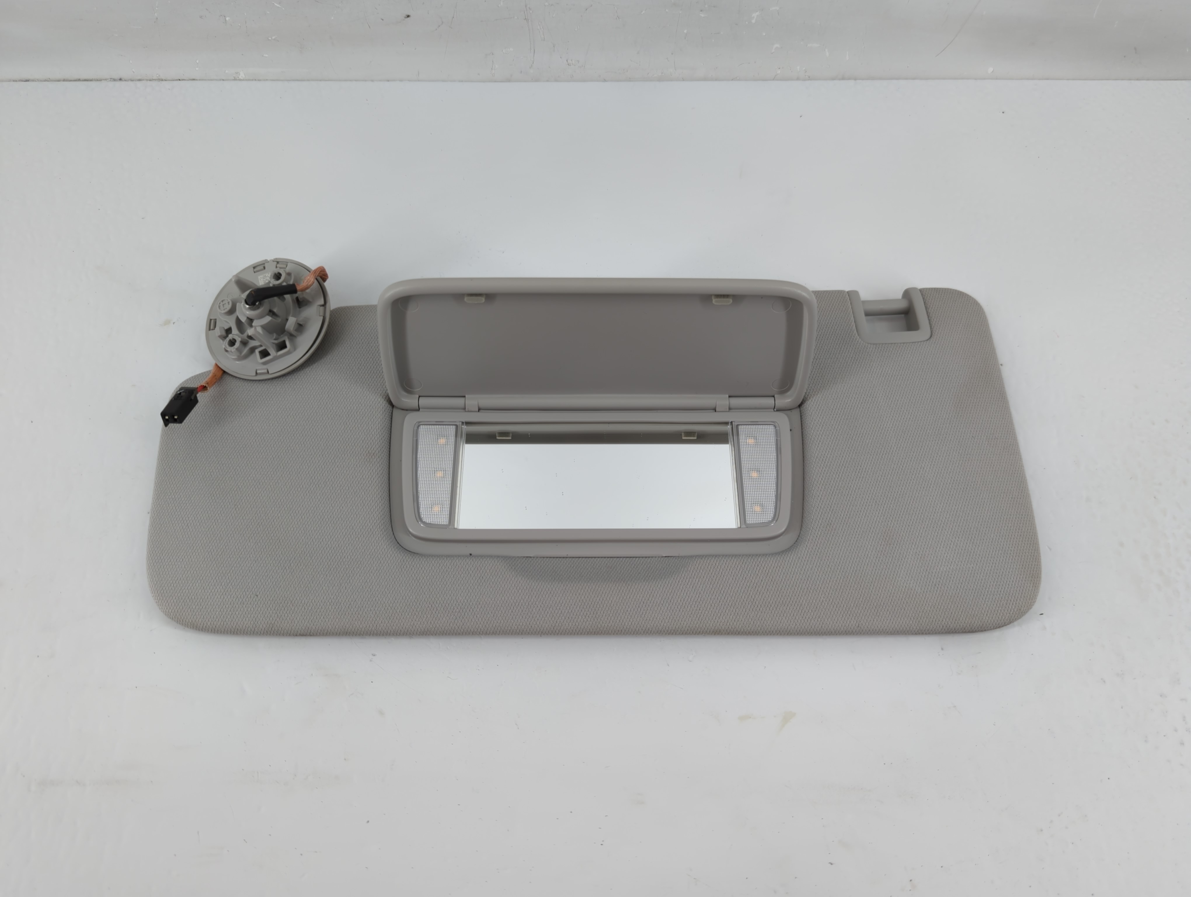 Picture of 2018-2022 Chevrolet Traverse Driver Sun Visor Mirror Left Sunvisor 1133900
