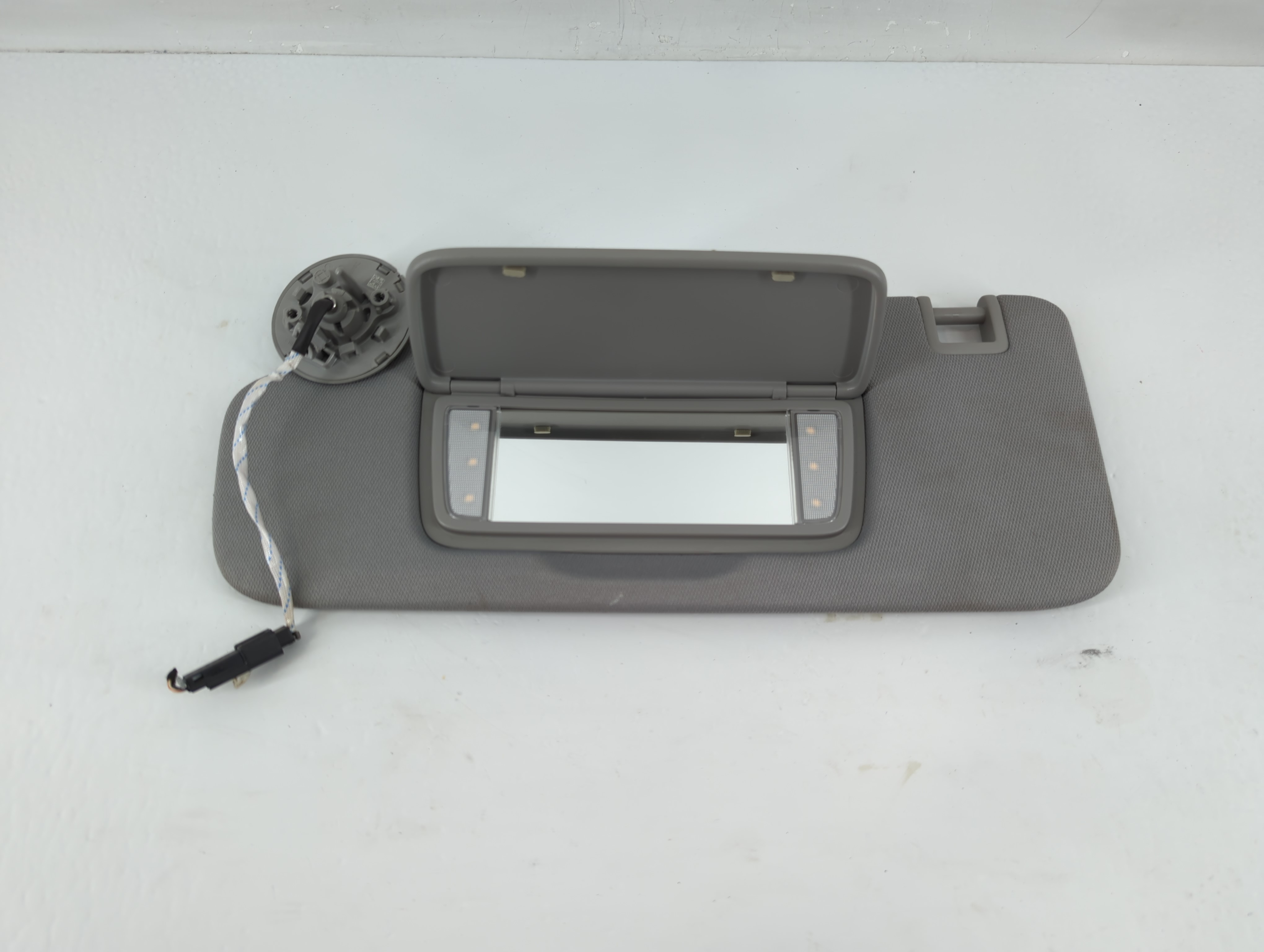 Picture of 2020-2022 Chevrolet Equinox Driver Sun Visor Mirror Left Sunvisor Grey 1133944