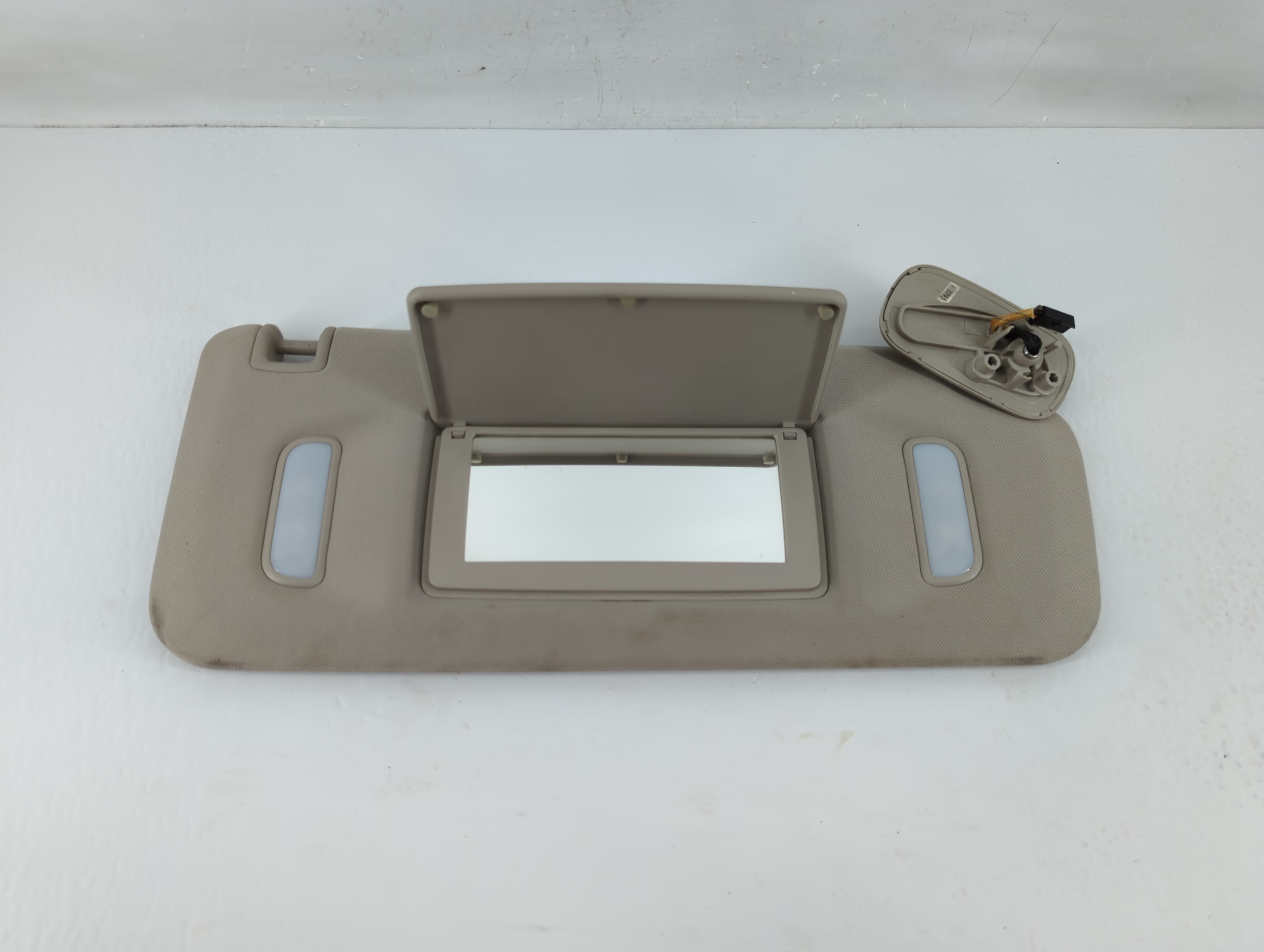 Picture of 2007-2014 Chevrolet Tahoe Passenger Sun Visor Mirror Right Sunvisor 1133950