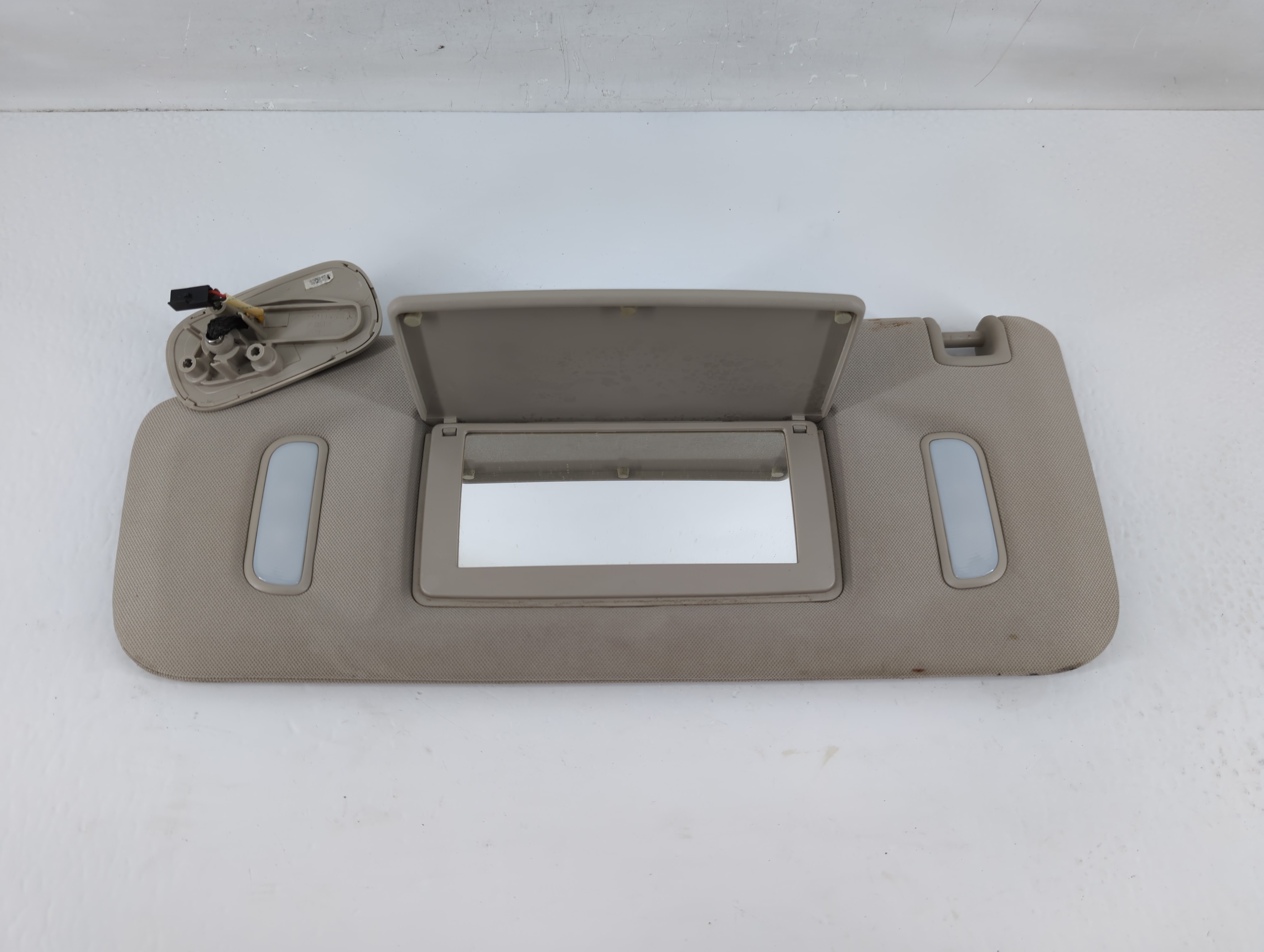 Picture of 2007-2014 Chevrolet Tahoe Driver Sun Visor Mirror Left Sunvisor 1133951