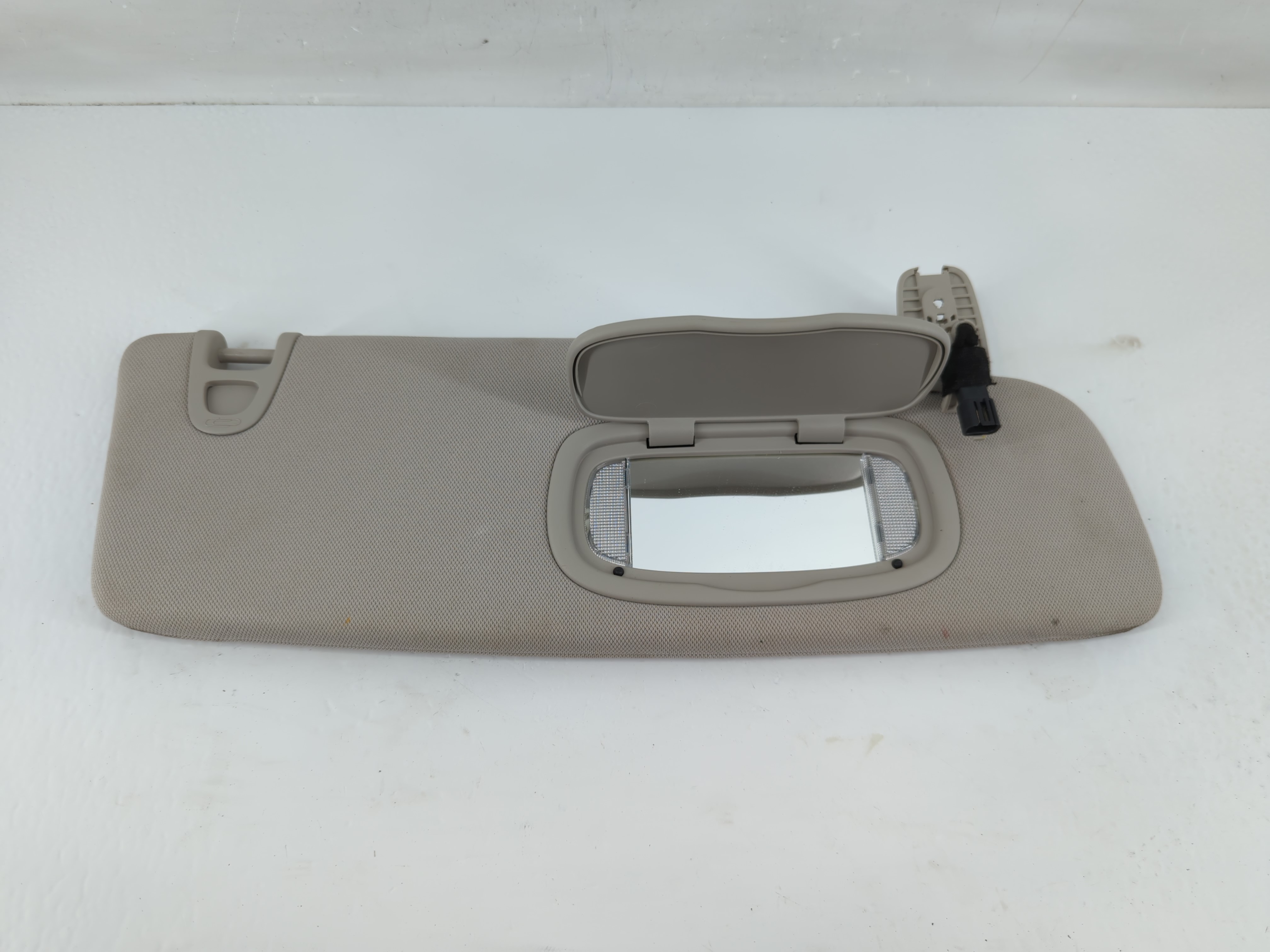 Picture of 2020-2022 Chrysler Voyager Passenger Sun Visor Mirror Right Sunvisor 1133993