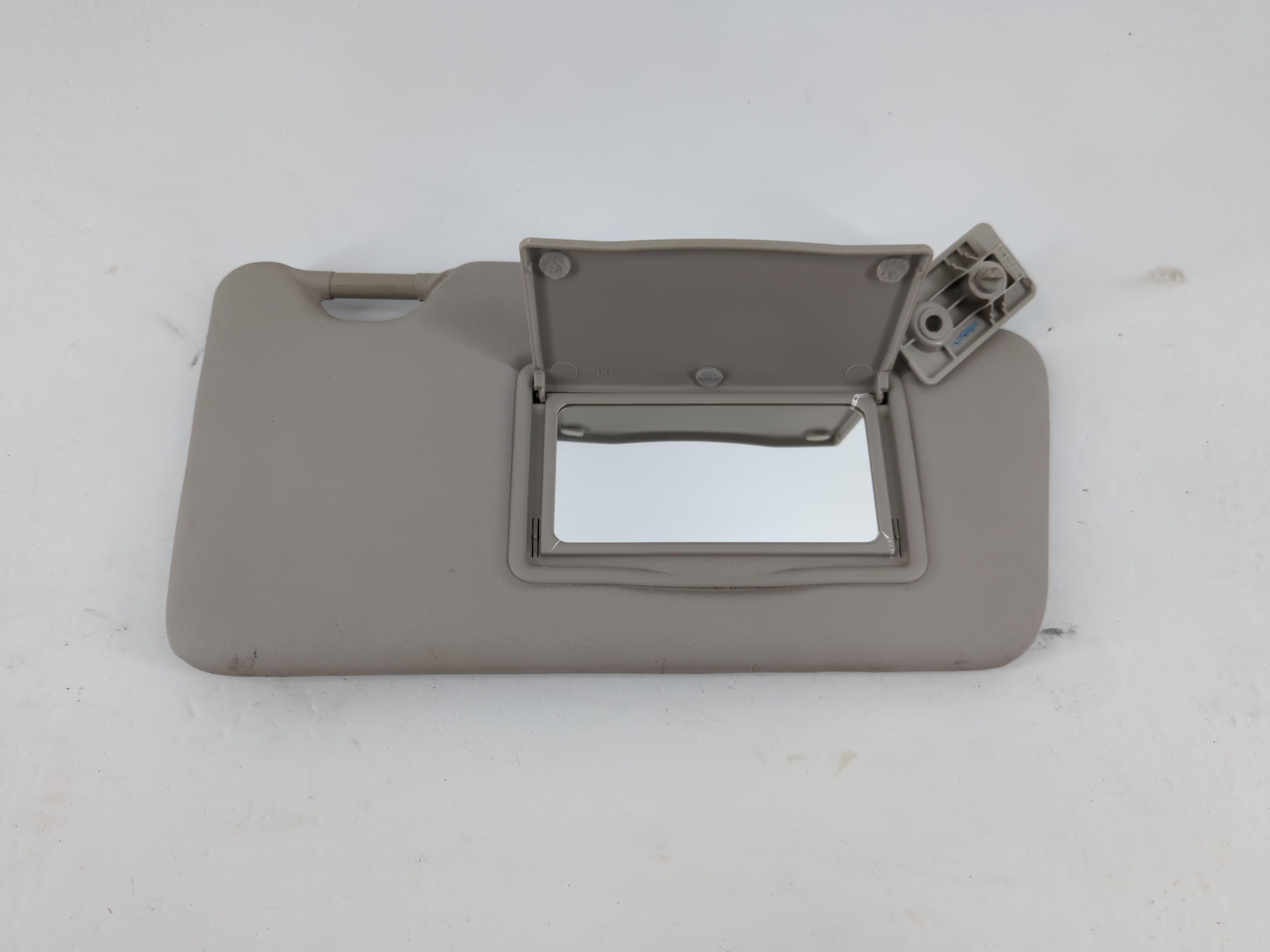 Picture of 2016-2019 Nissan Versa Passenger Sun Visor Mirror Right Sunvisor Grey 1133995