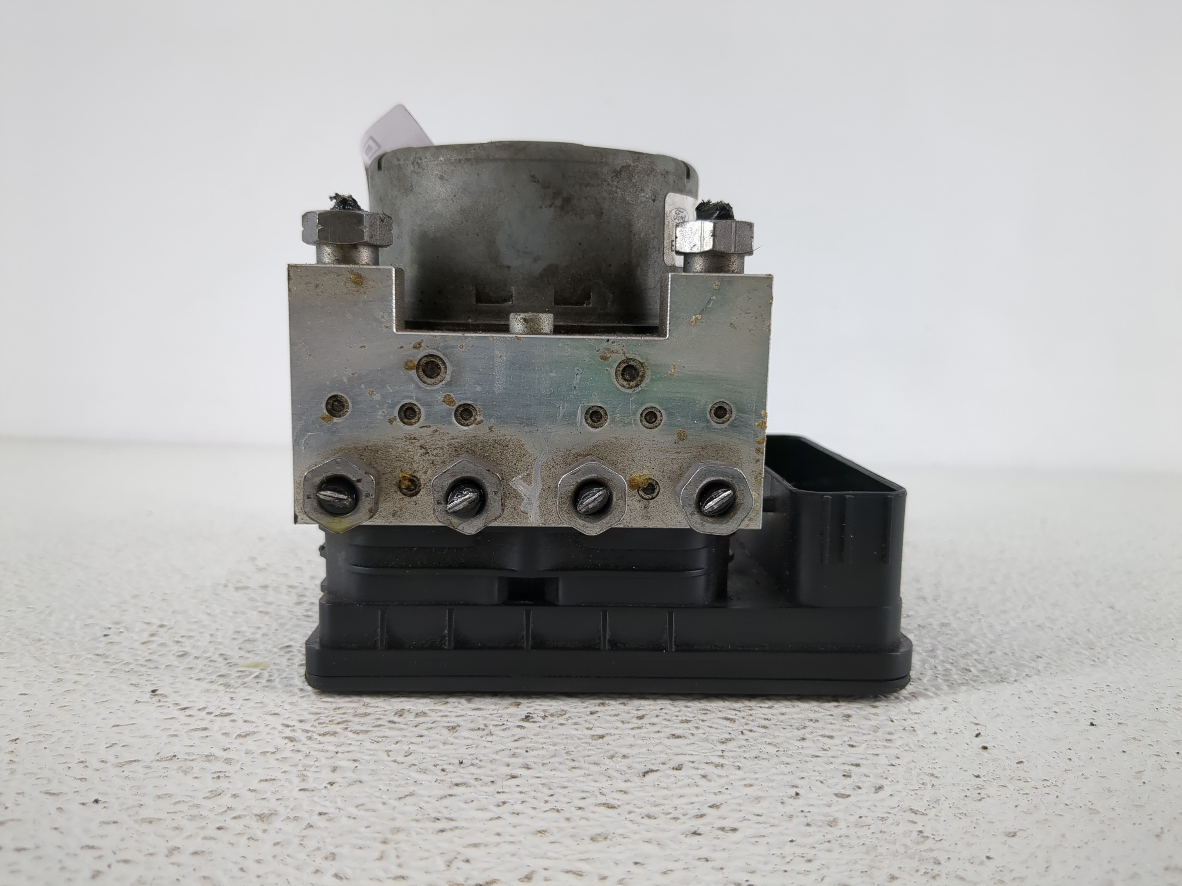 2017-2018 Lincoln Mkc Abs Pump Control Module 1134283 - Oemusedautoparts1.com