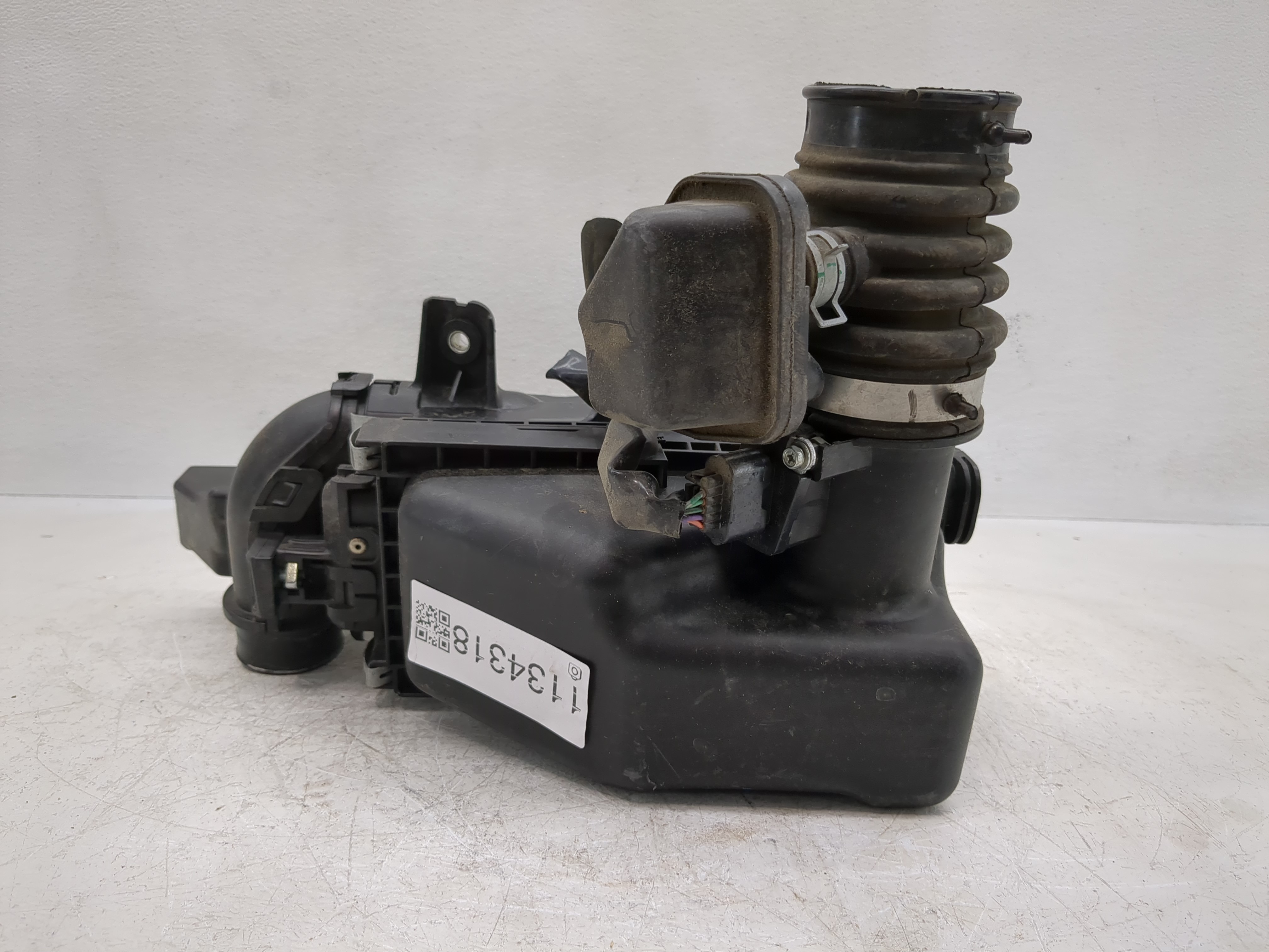 Picture of 2013-2019 Nissan Versa Air Cleaner Intake-duct Hose Tube 1134318