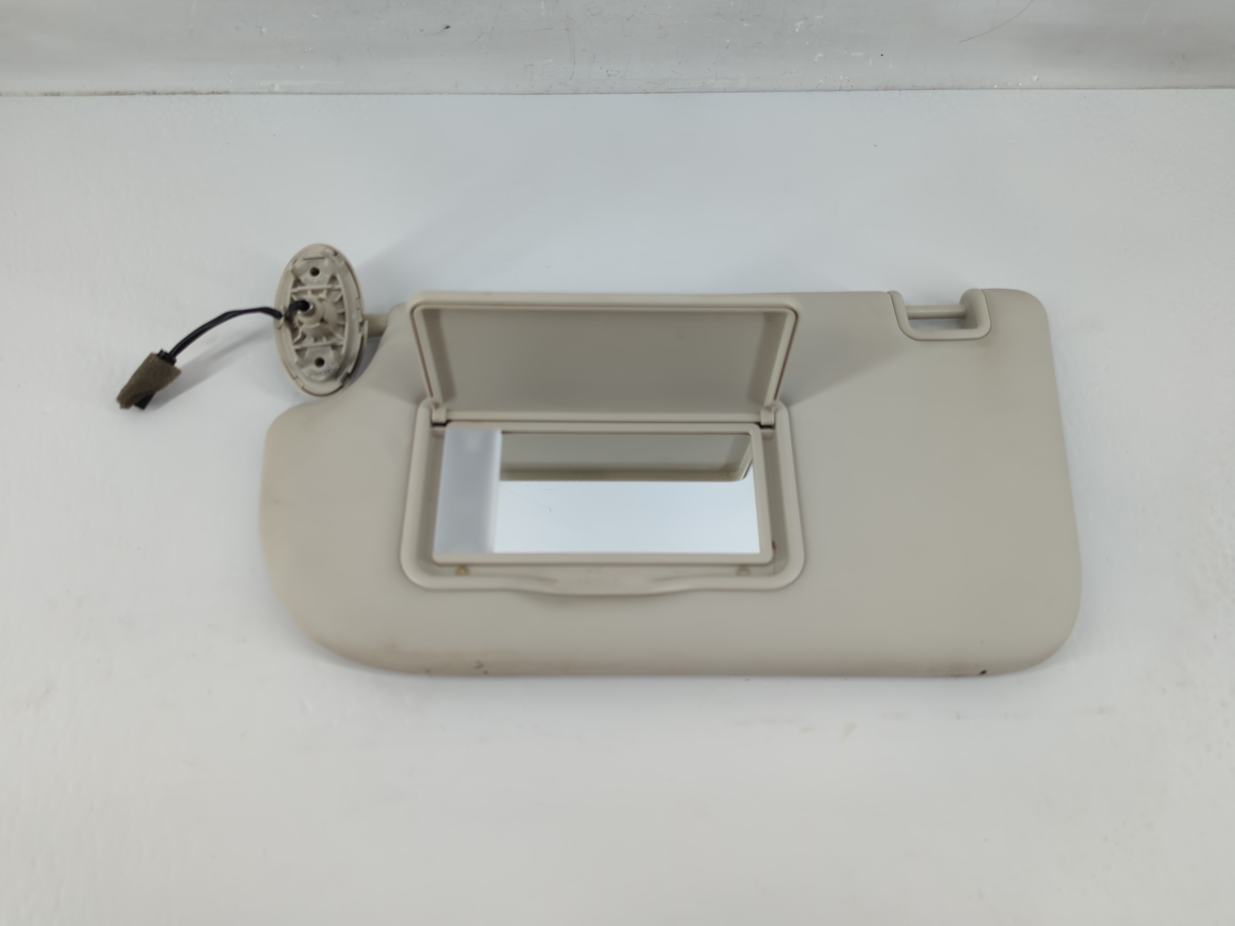 Picture of 2013-2019 Ford Escape Driver Sun Visor Mirror Left Sunvisor Ivory 1135724