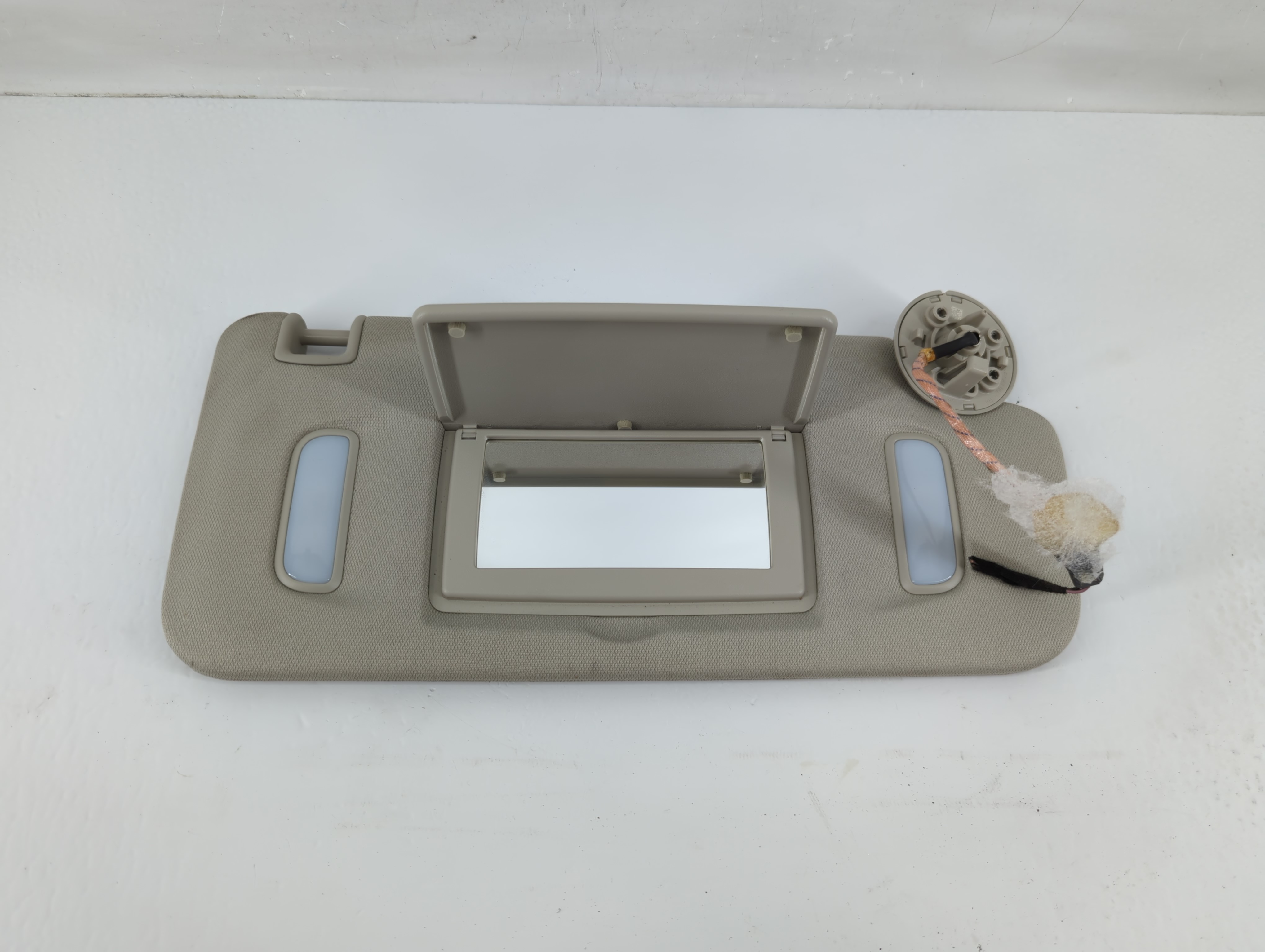 Picture of 2017-2022 Chevrolet Colorado Passenger Sun Visor Mirror Right Sunvisor 1136155