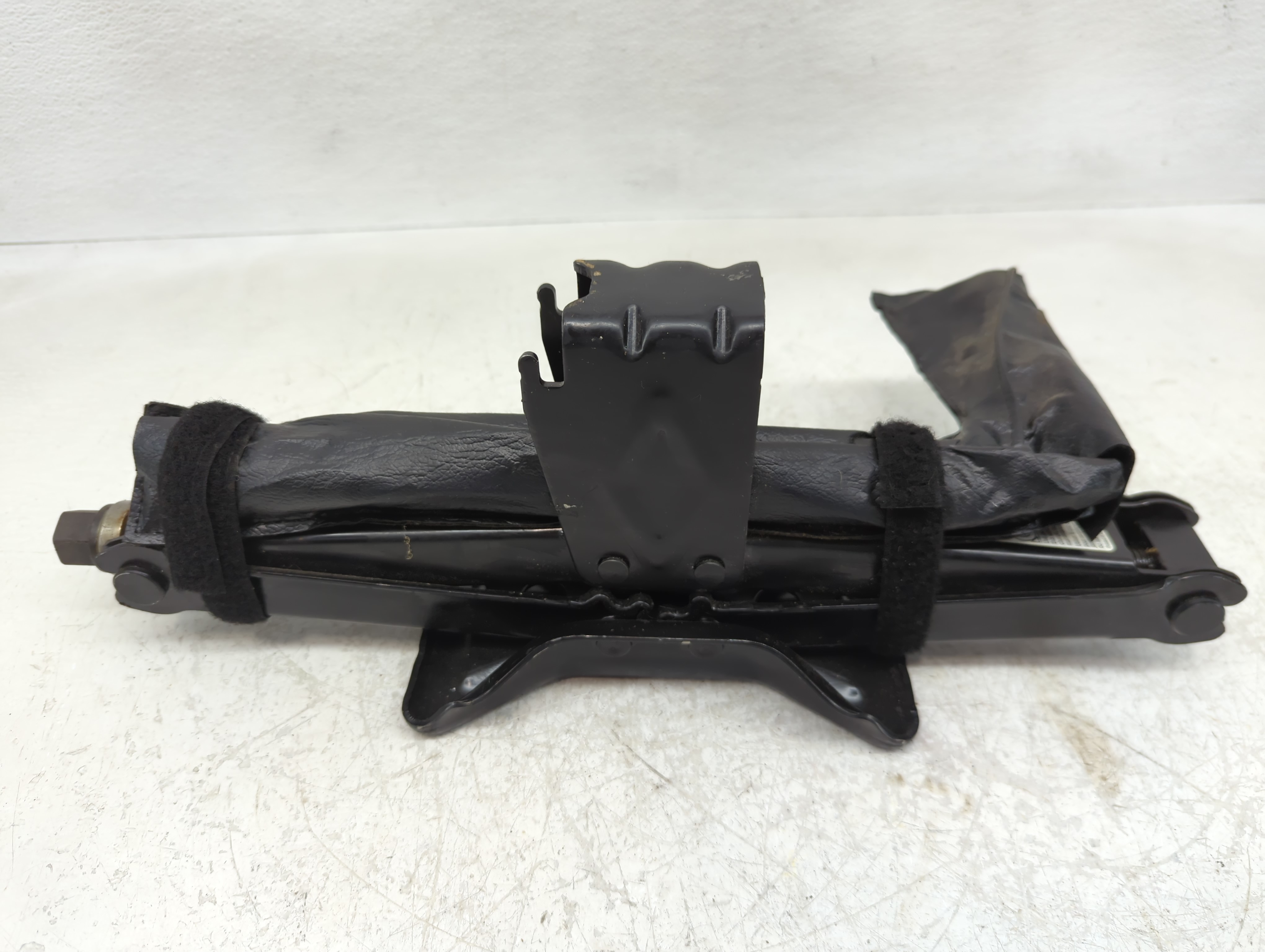 Picture of 2010 Chevrolet Equinox Spare Scissor Car Jack 1136343