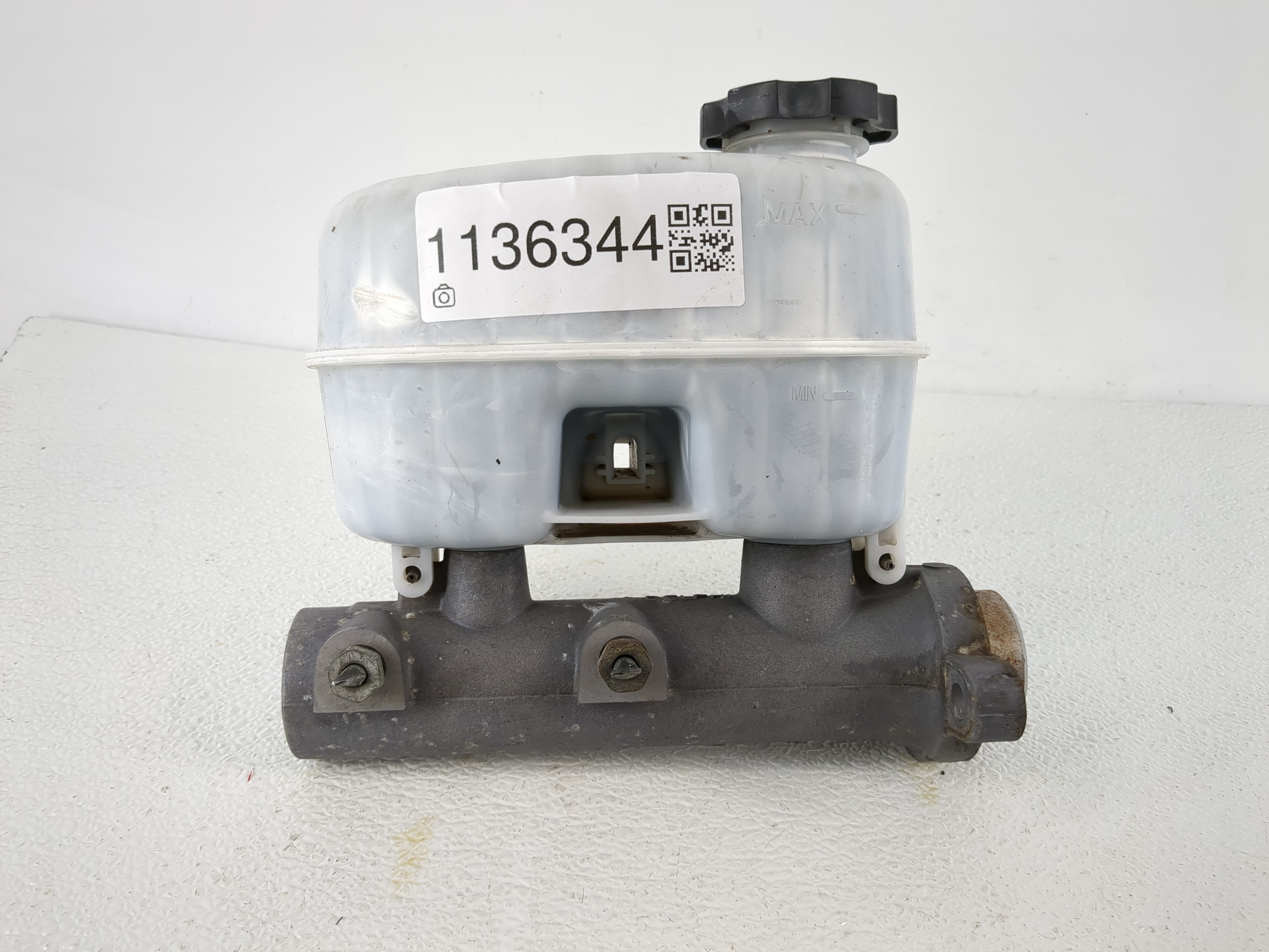 2003-2006 Cadillac Escalade Brake Master Cylinder 1136344 - Oemusedautoparts1.com