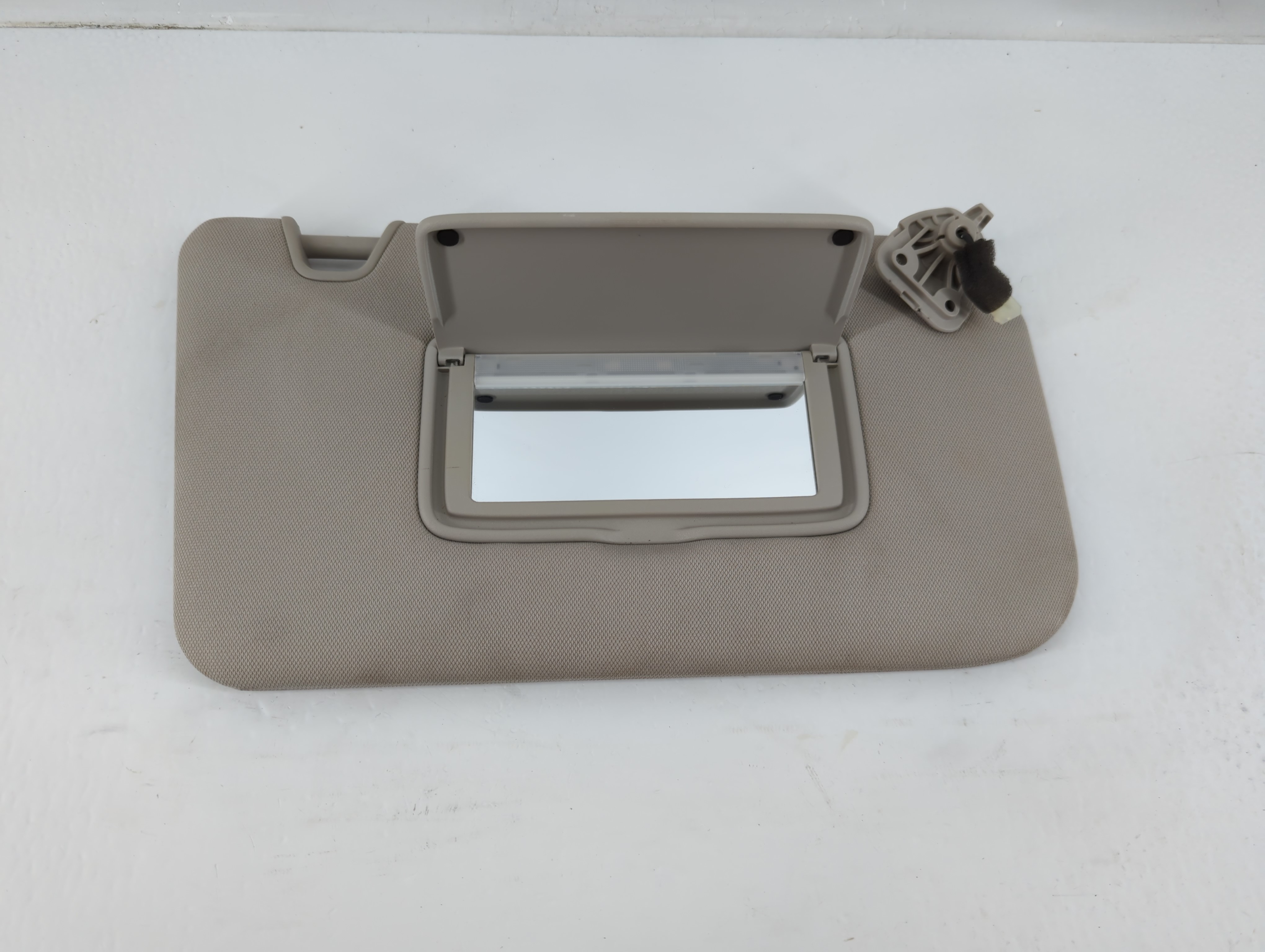 Picture of 2014-2017 Nissan Rogue Passenger Sun Visor Mirror Right Sunvisor Grey 1136356