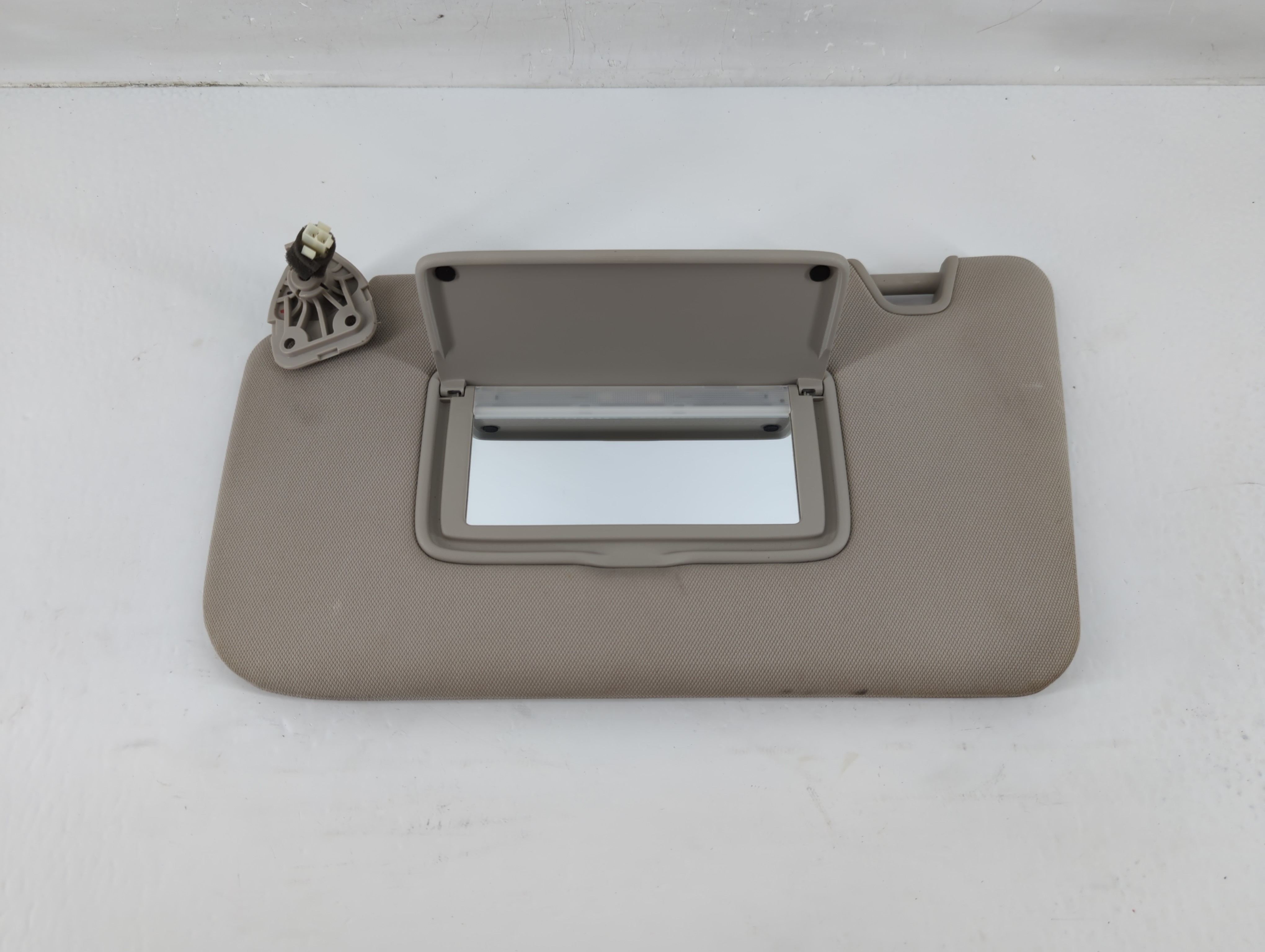 Picture of 2014-2017 Nissan Rogue Driver Sun Visor Mirror Left Sunvisor Grey 1136357
