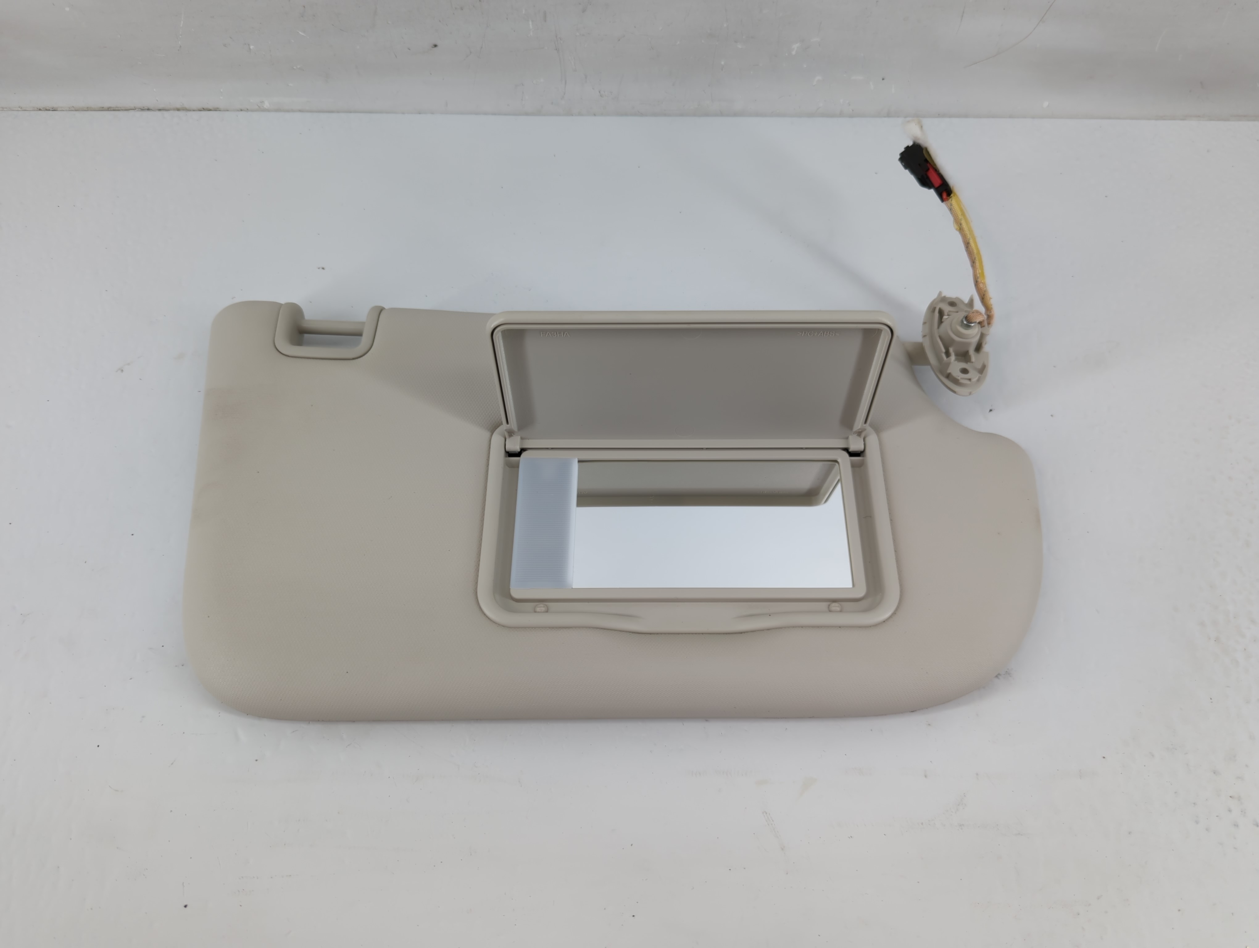 Picture of 2013-2018 Ford Focus Passenger Sun Visor Mirror Right Sunvisor Ivory 1137023