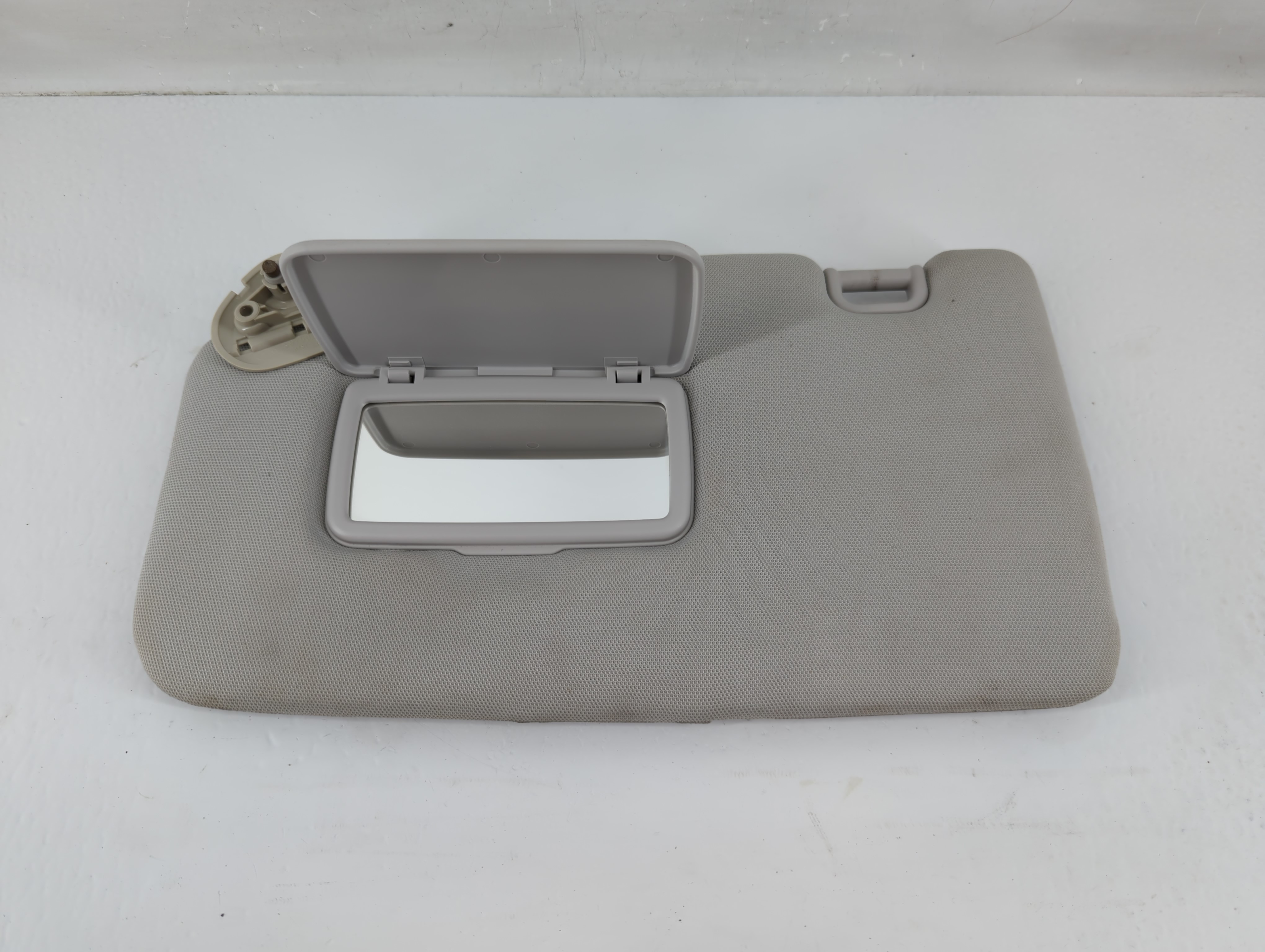 Picture of 2017 Subaru Forester Driver Sun Visor Mirror Left Sunvisor Pale Grey 1137024