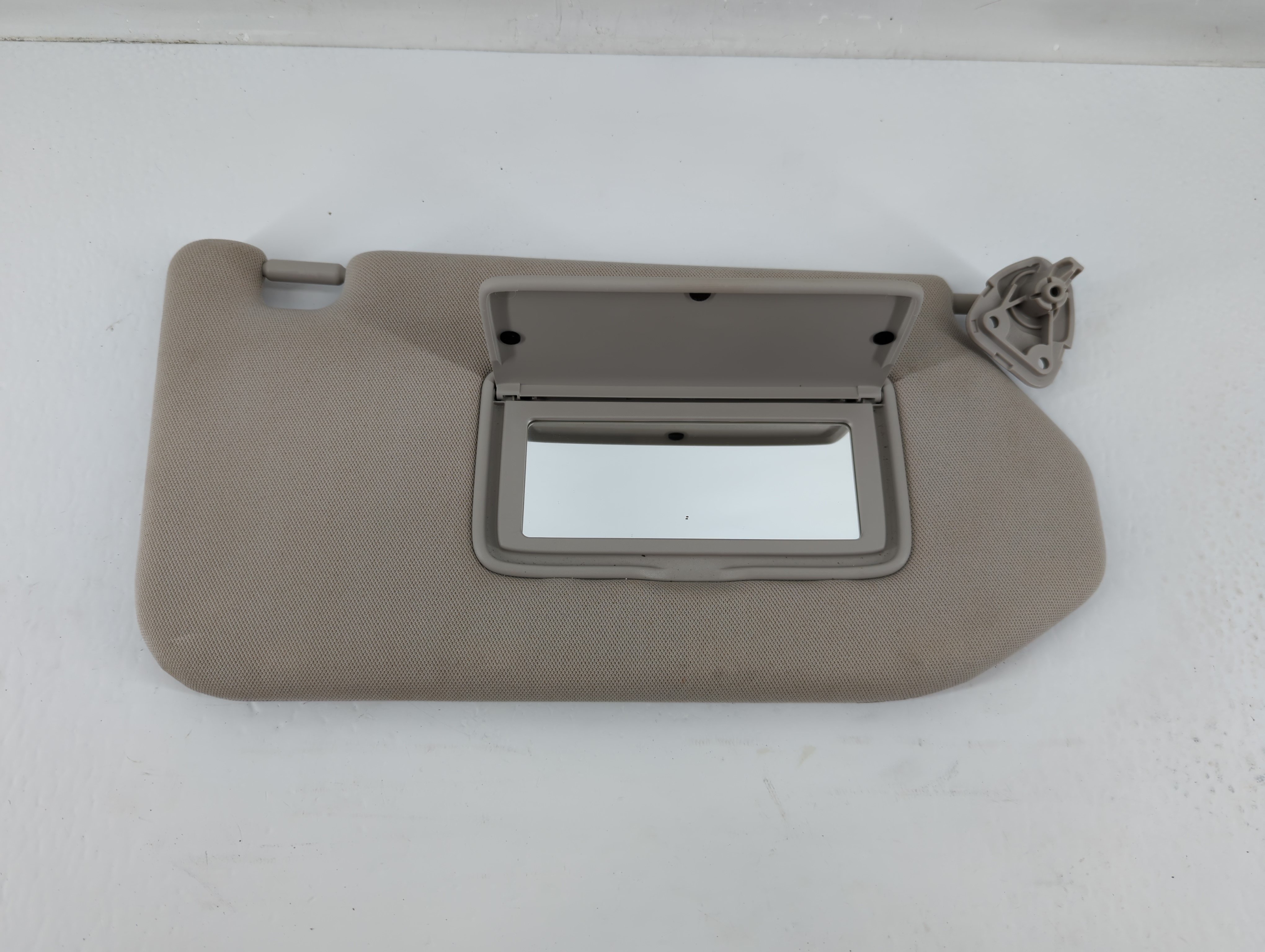 Picture of 2019-2020 Nissan Pathfinder Passenger Sun Visor Mirror Right Sunvisor 1137059