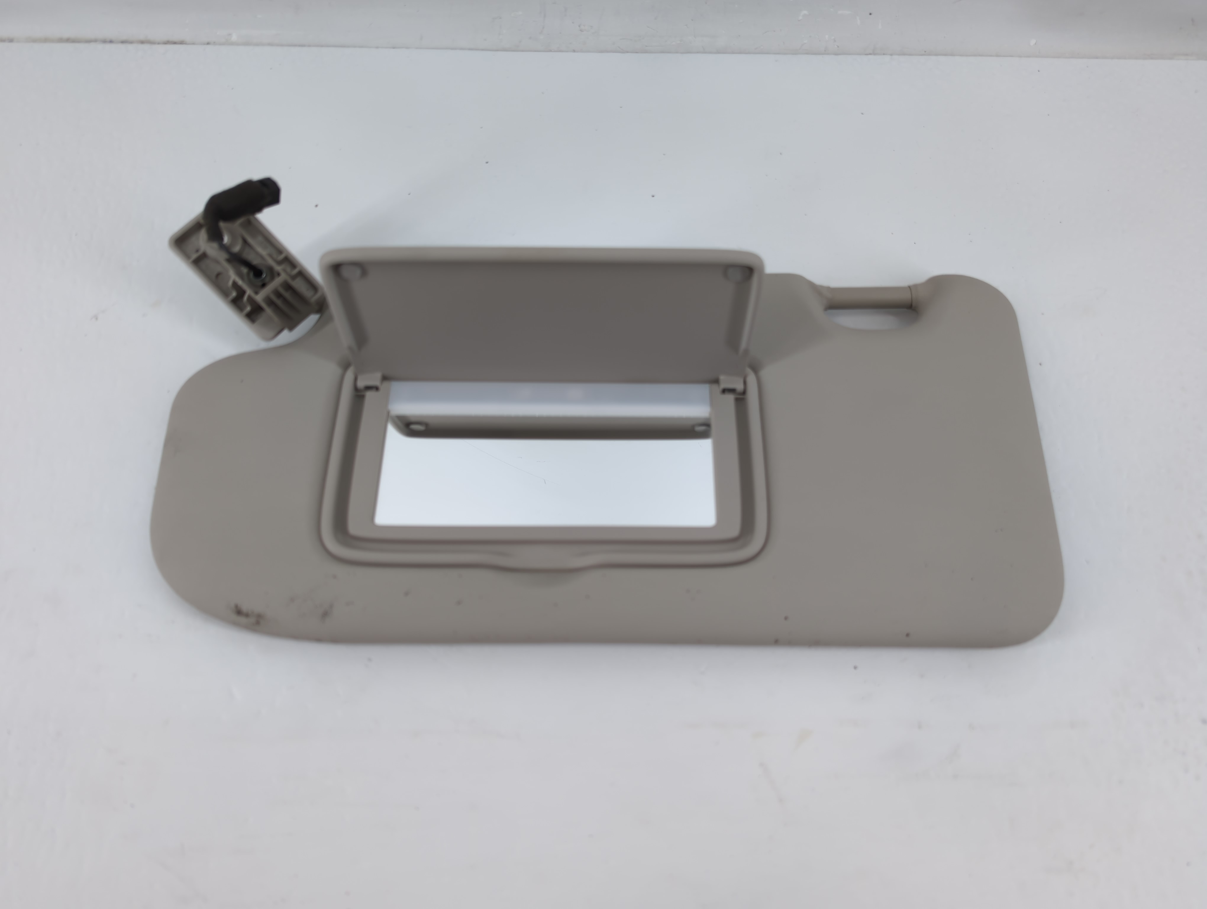 Picture of 2019-2022 Nissan Rogue Sport Passenger Sun Visor Mirror Right Sunvisor 1137064