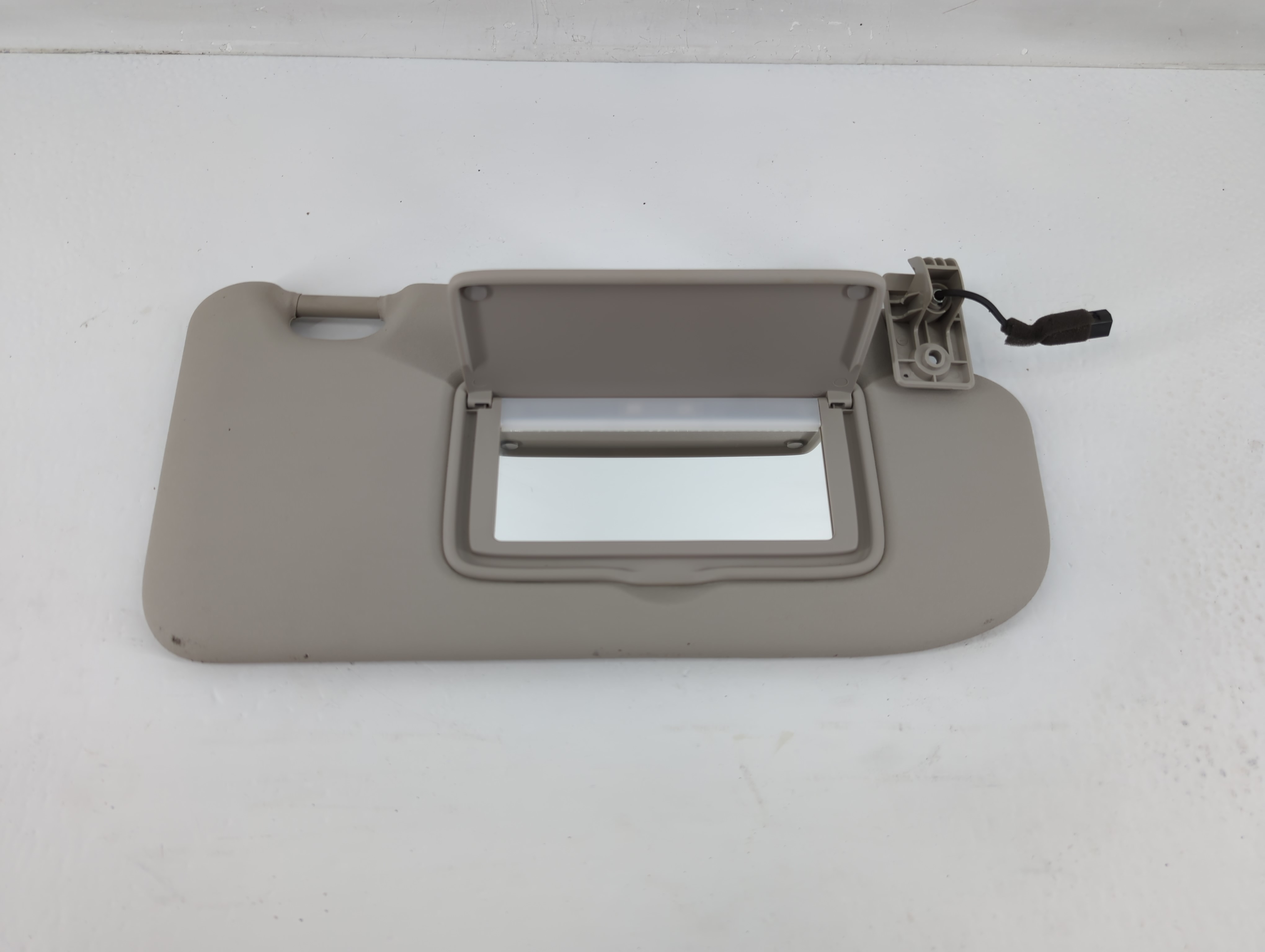 Picture of 2019-2022 Nissan Rogue Sport Driver Sun Visor Mirror Left Sunvisor Grey 1137065