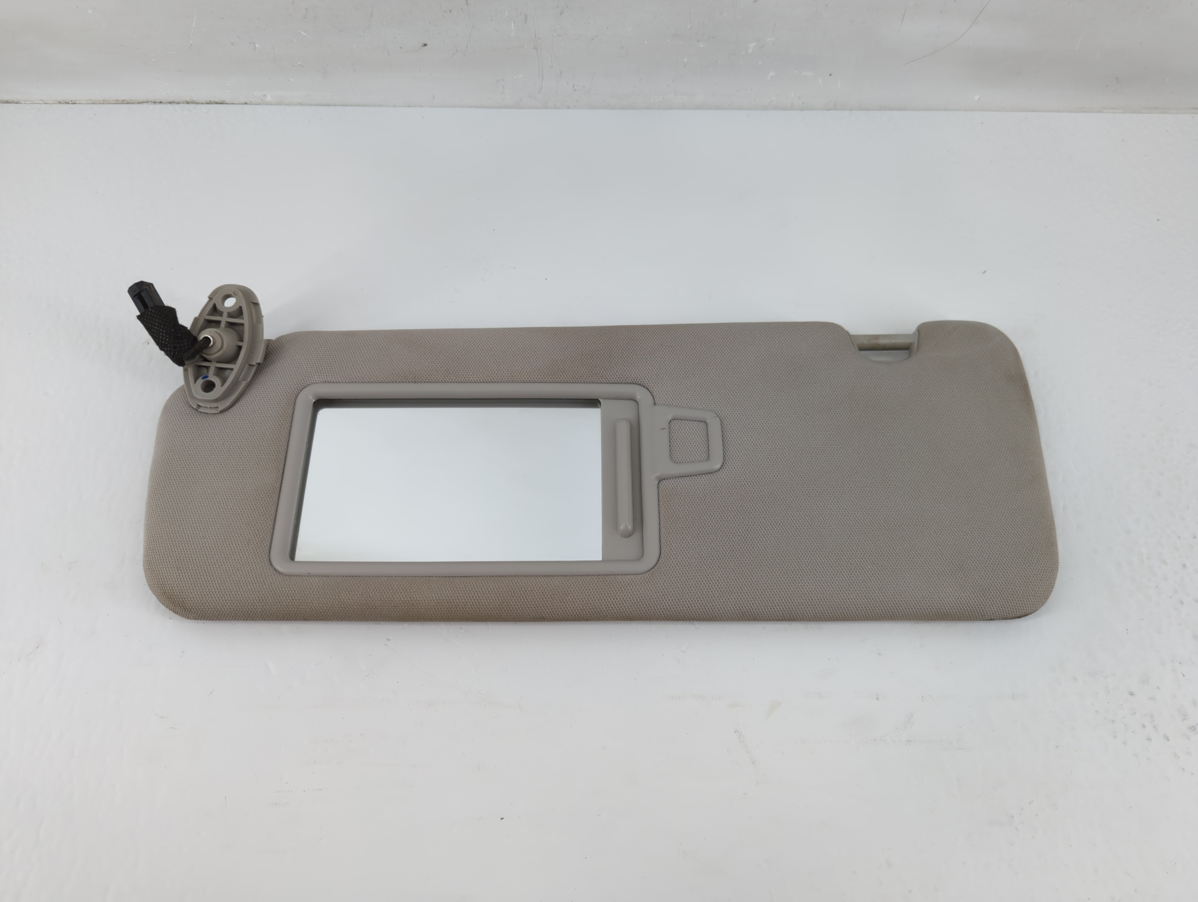 2016-2020 Kia Sorento Passenger Sun Visor Mirror Right Sunvisor Grey 1137067 - Oemusedautoparts1.com
