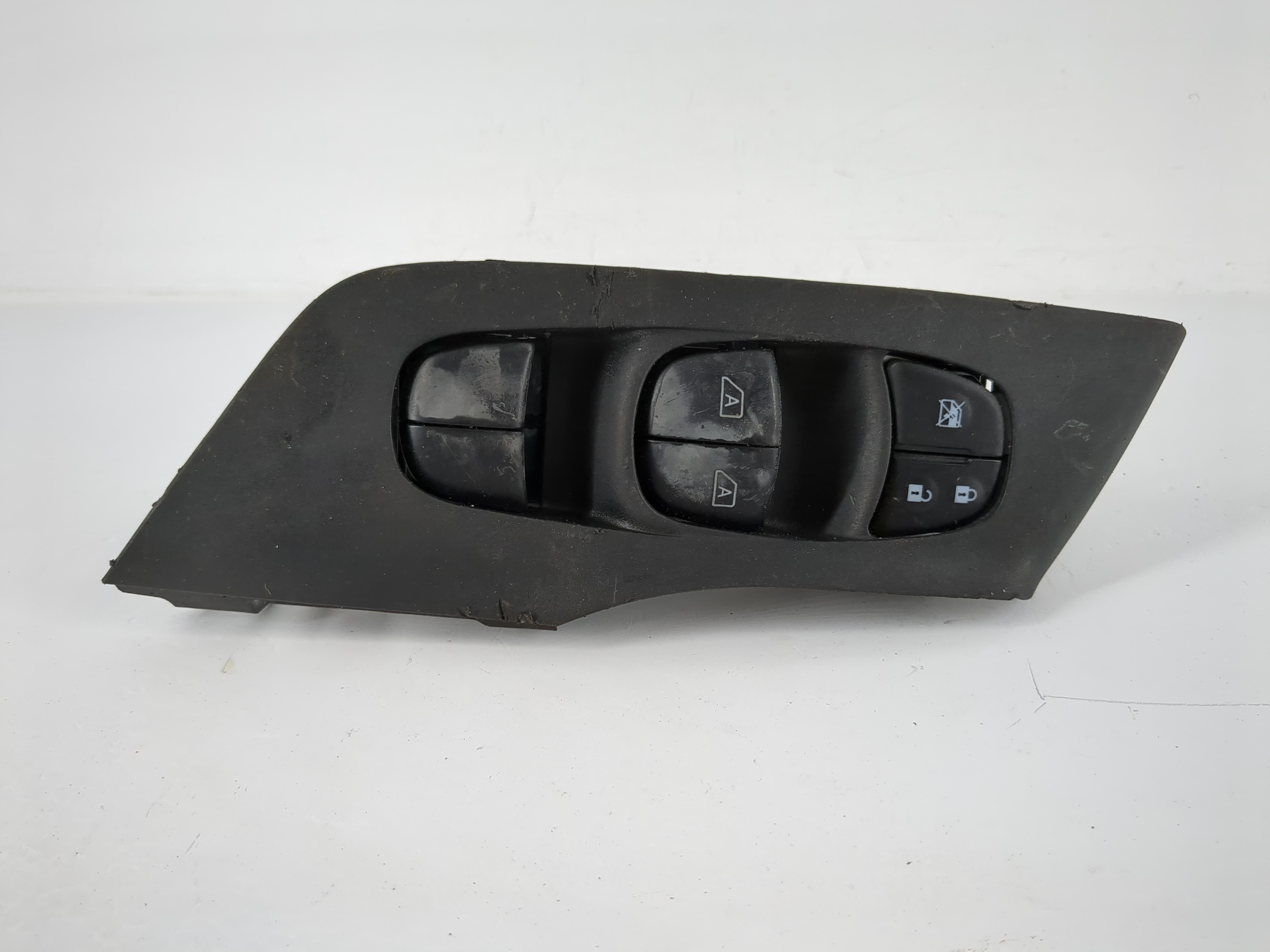 2013-2018 Nissan Altima Driver Left Door Master Power Window Switch 1137076 - Oemusedautoparts1.com