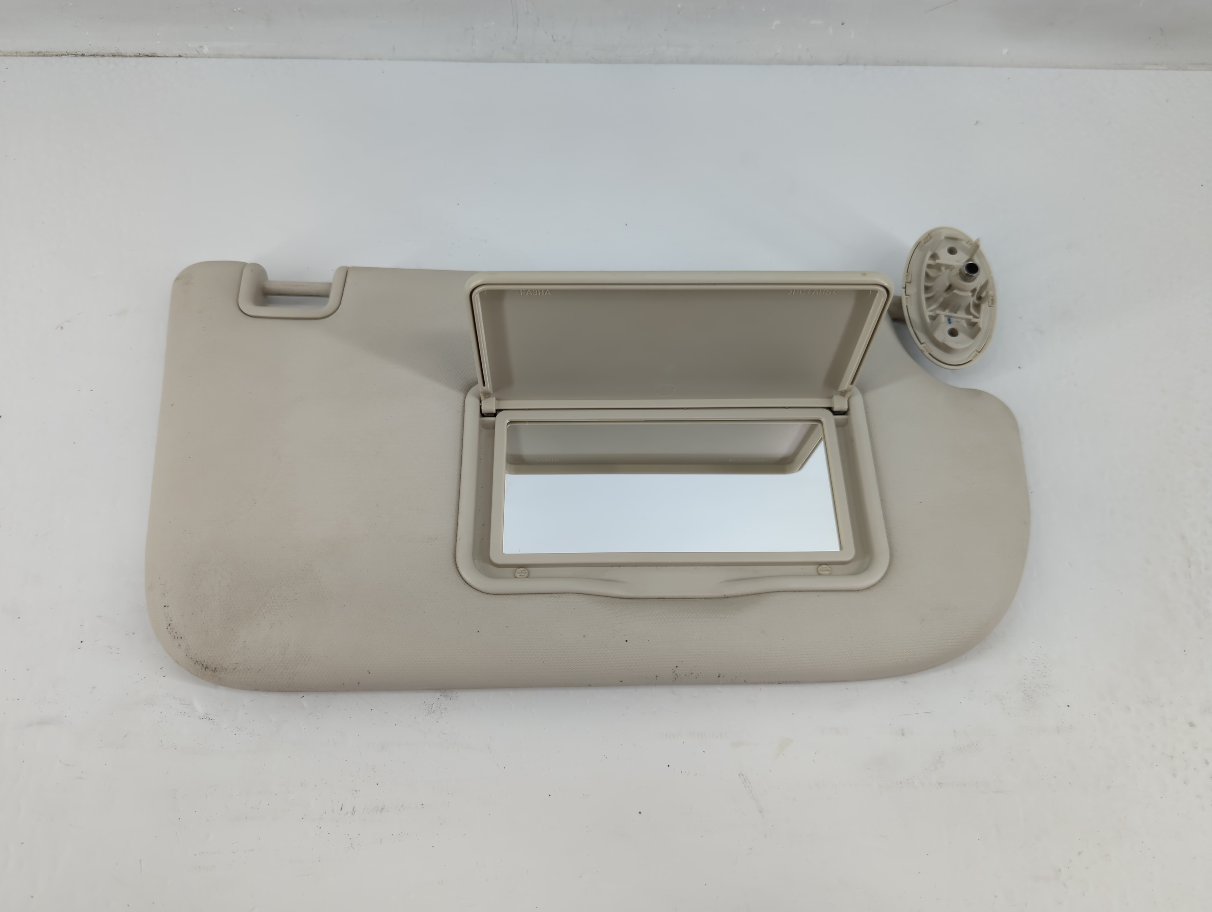 Picture of 2013-2019 Ford Escape Passenger Sun Visor Mirror Right Sunvisor Ivory 1137109
