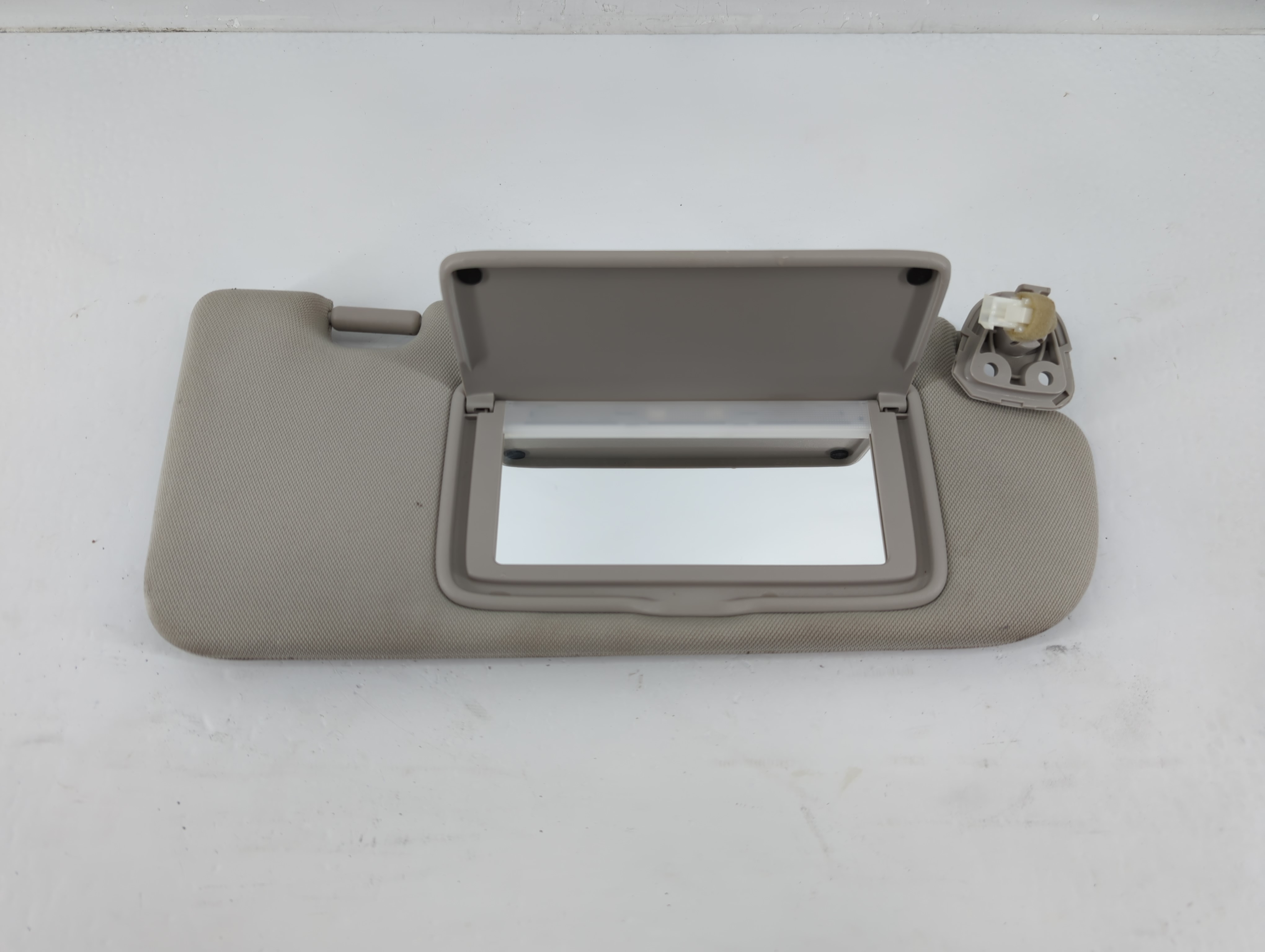 Picture of 2014-2020 Infiniti Q50 Passenger Sun Visor Mirror Right Sunvisor Grey 1137113