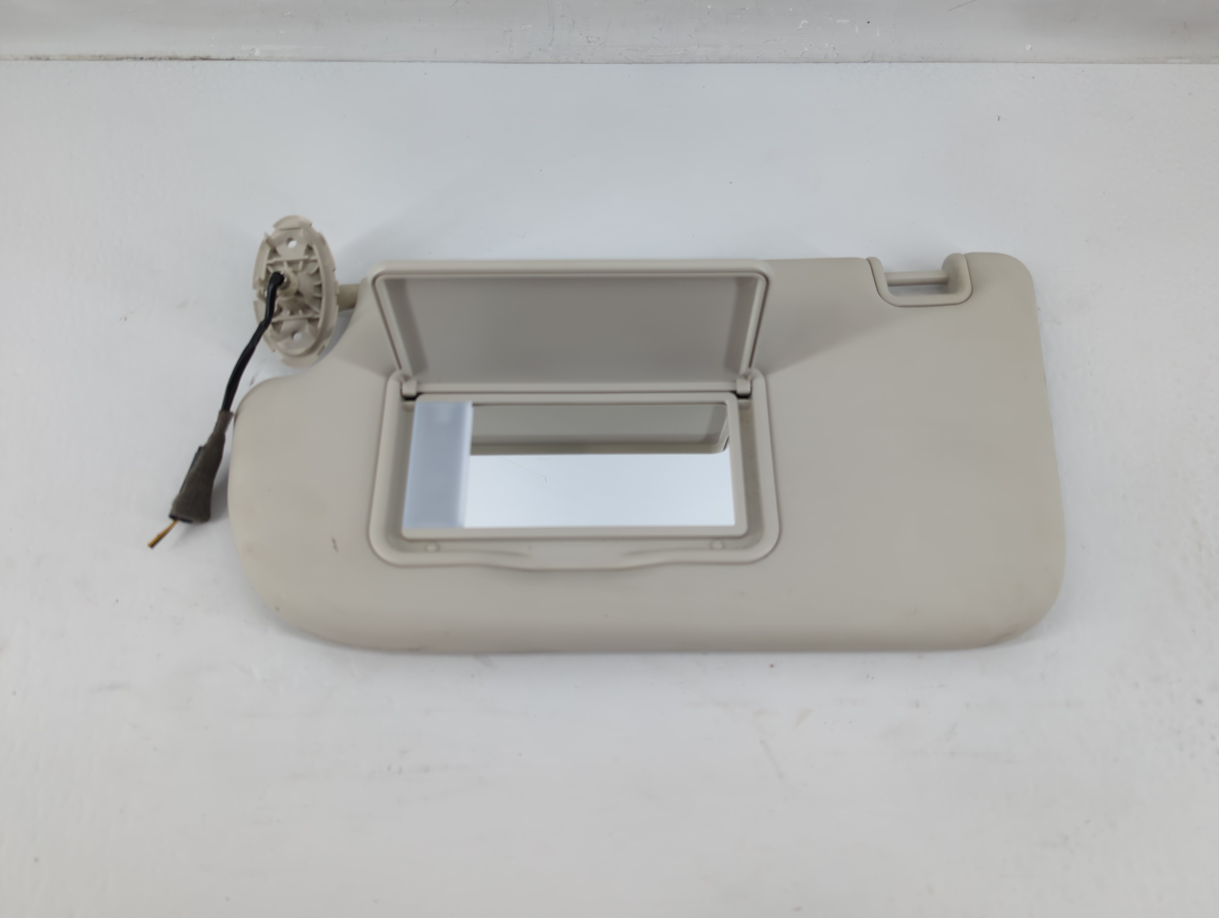 Picture of 2013-2019 Ford Escape Driver Sun Visor Mirror Left Sunvisor Ivory 1137150