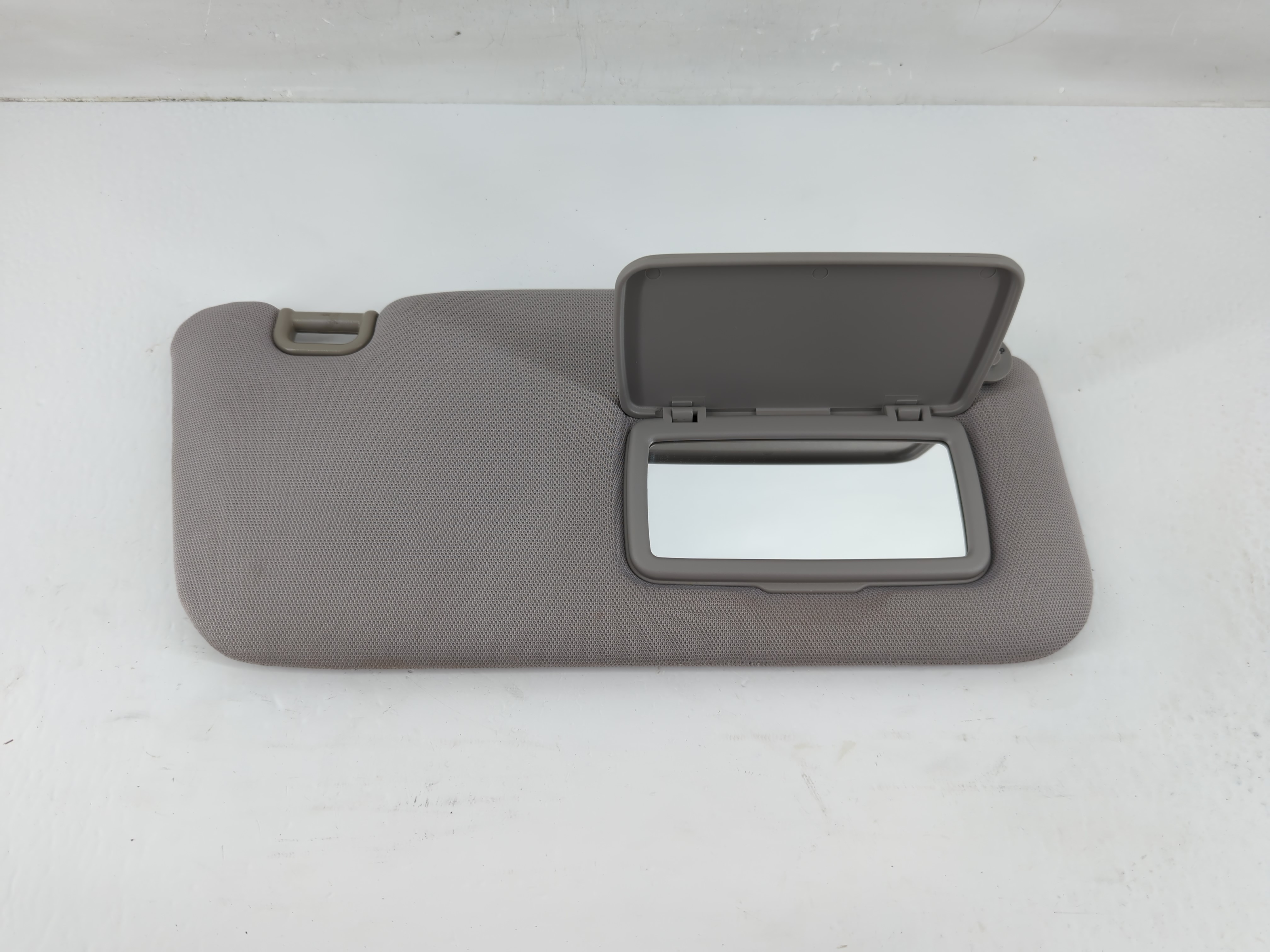 2006-2008 Subaru Forester Passenger Sun Visor Mirror Right Sunvisor Grey 1137157 - Oemusedautoparts1.com