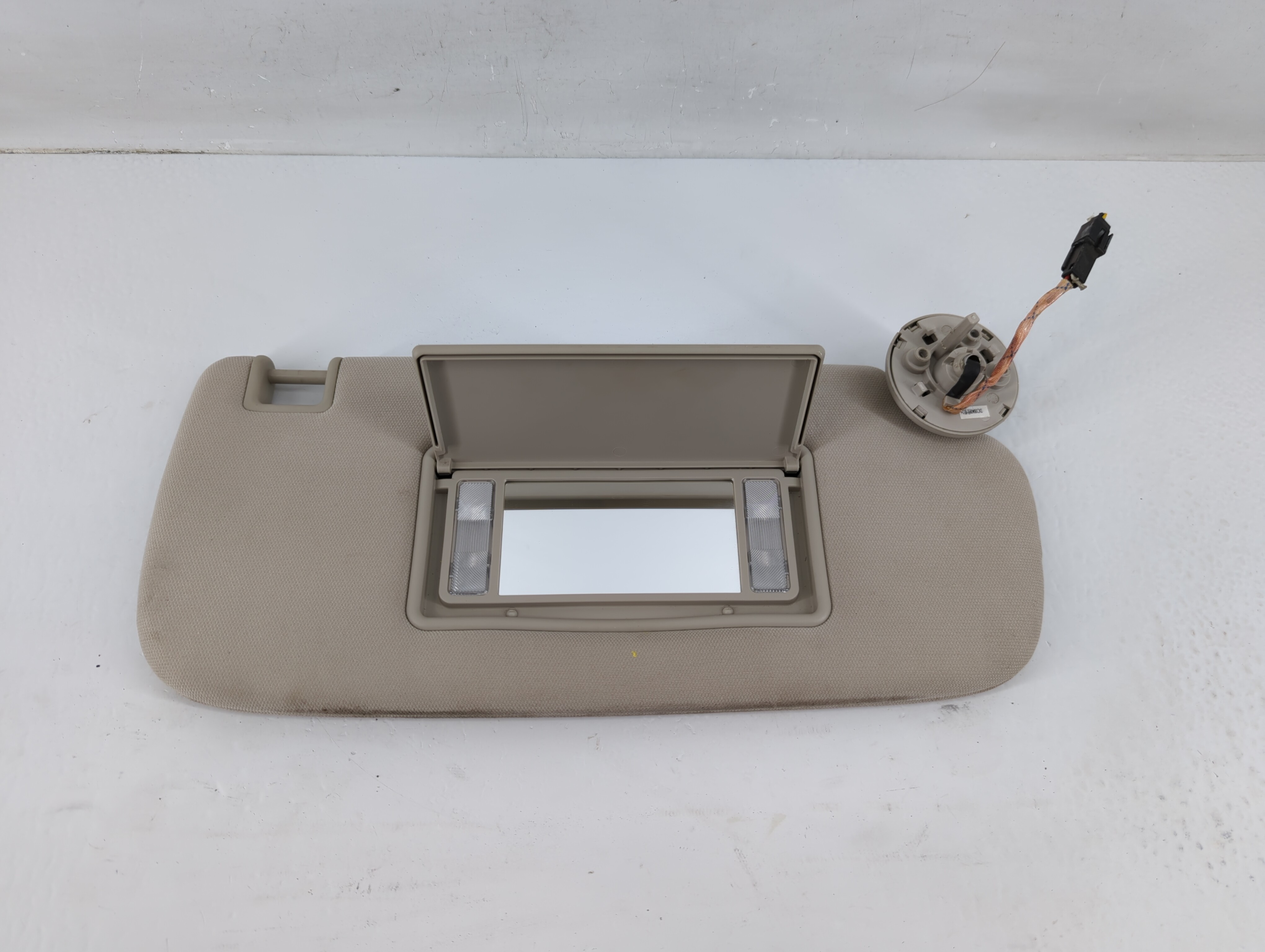 2011-2013 Jeep Grand Cherokee Passenger Sun Visor Mirror Right Sunvisor 1137220 - Oemusedautoparts1.com