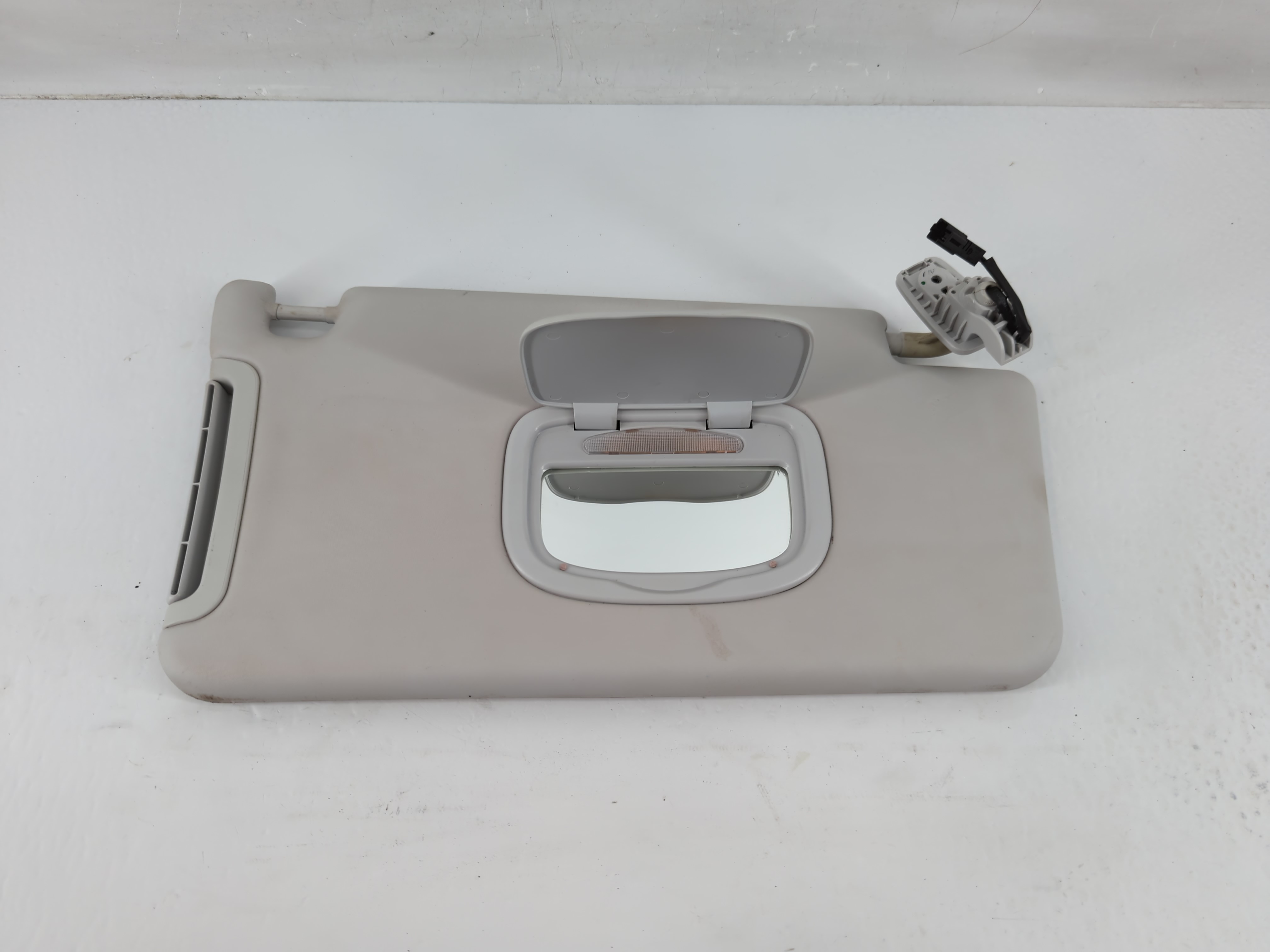 2015-2022 Jeep Renegade Passenger Sun Visor Mirror Right Sunvisor 1137221 - Oemusedautoparts1.com
