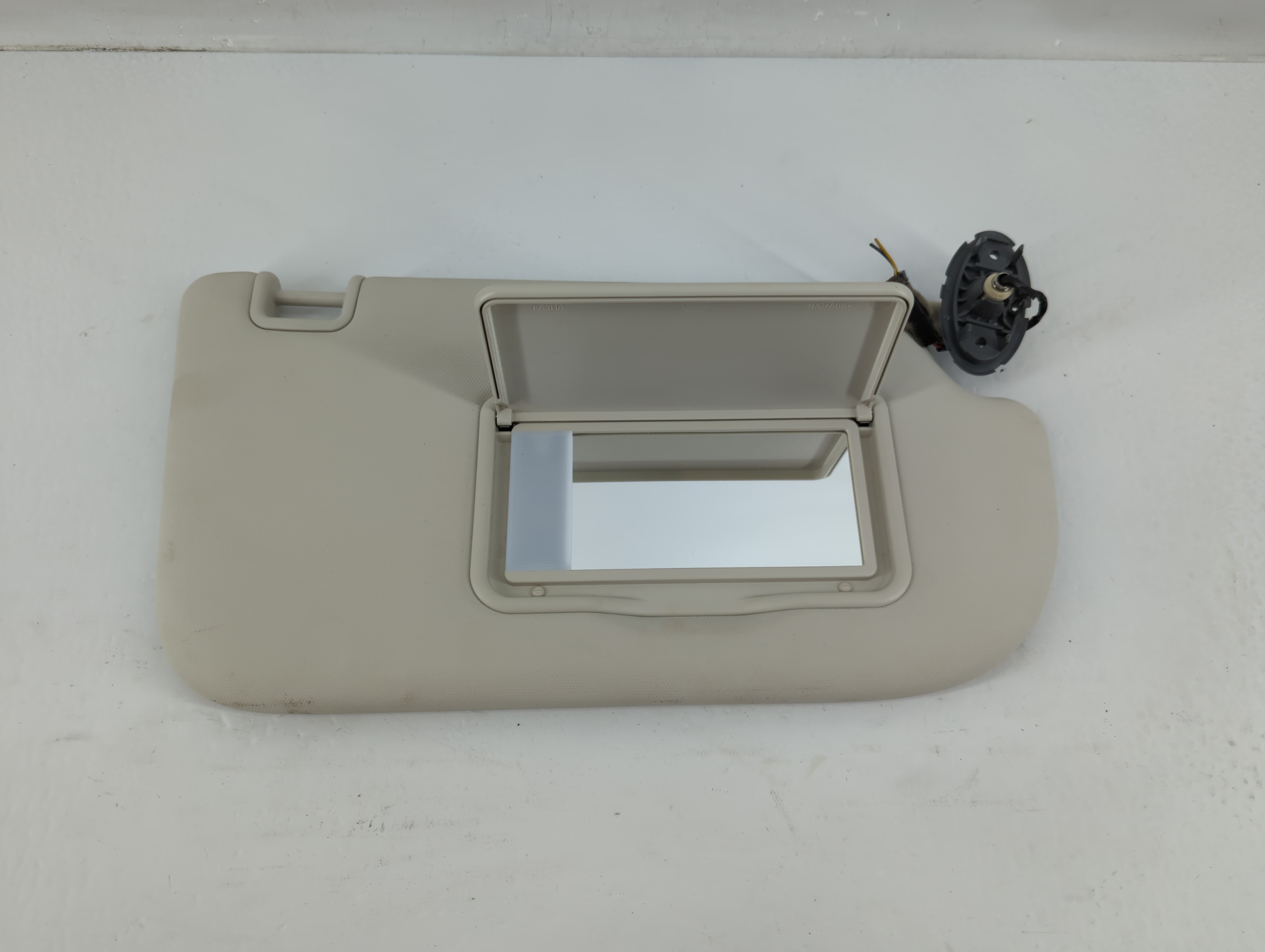 2013-2019 Ford Escape Passenger Sun Visor Mirror Right Sunvisor Ivory 1137222 - Oemusedautoparts1.com
