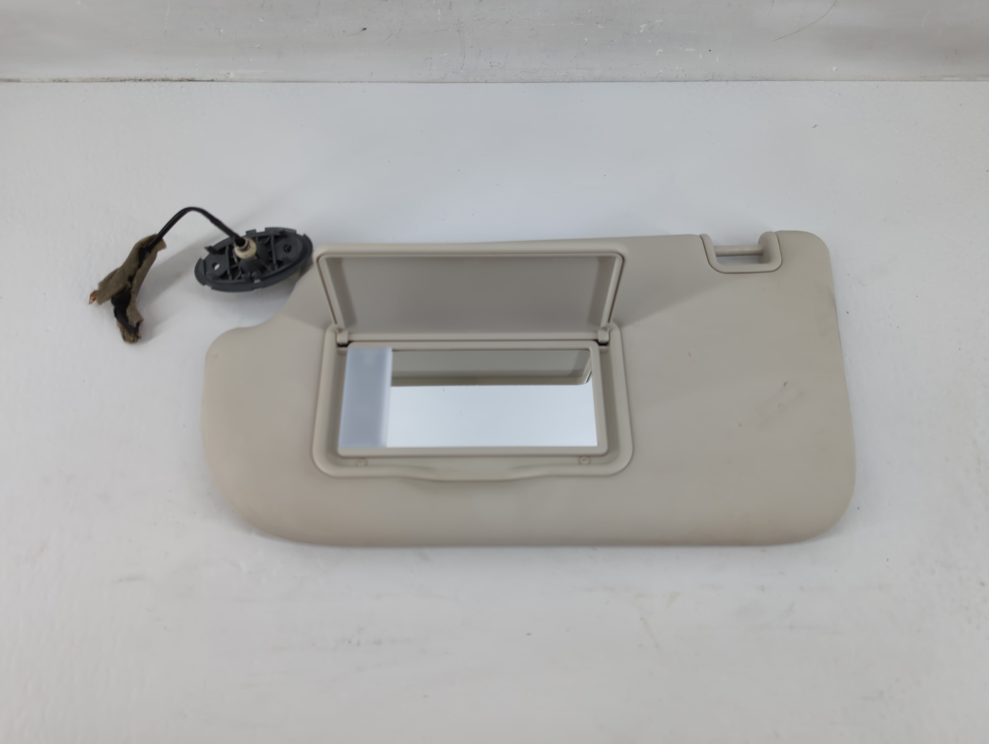 2013-2019 Ford Escape Driver Sun Visor Mirror Left Sunvisor Ivory 1137223 - Oemusedautoparts1.com
