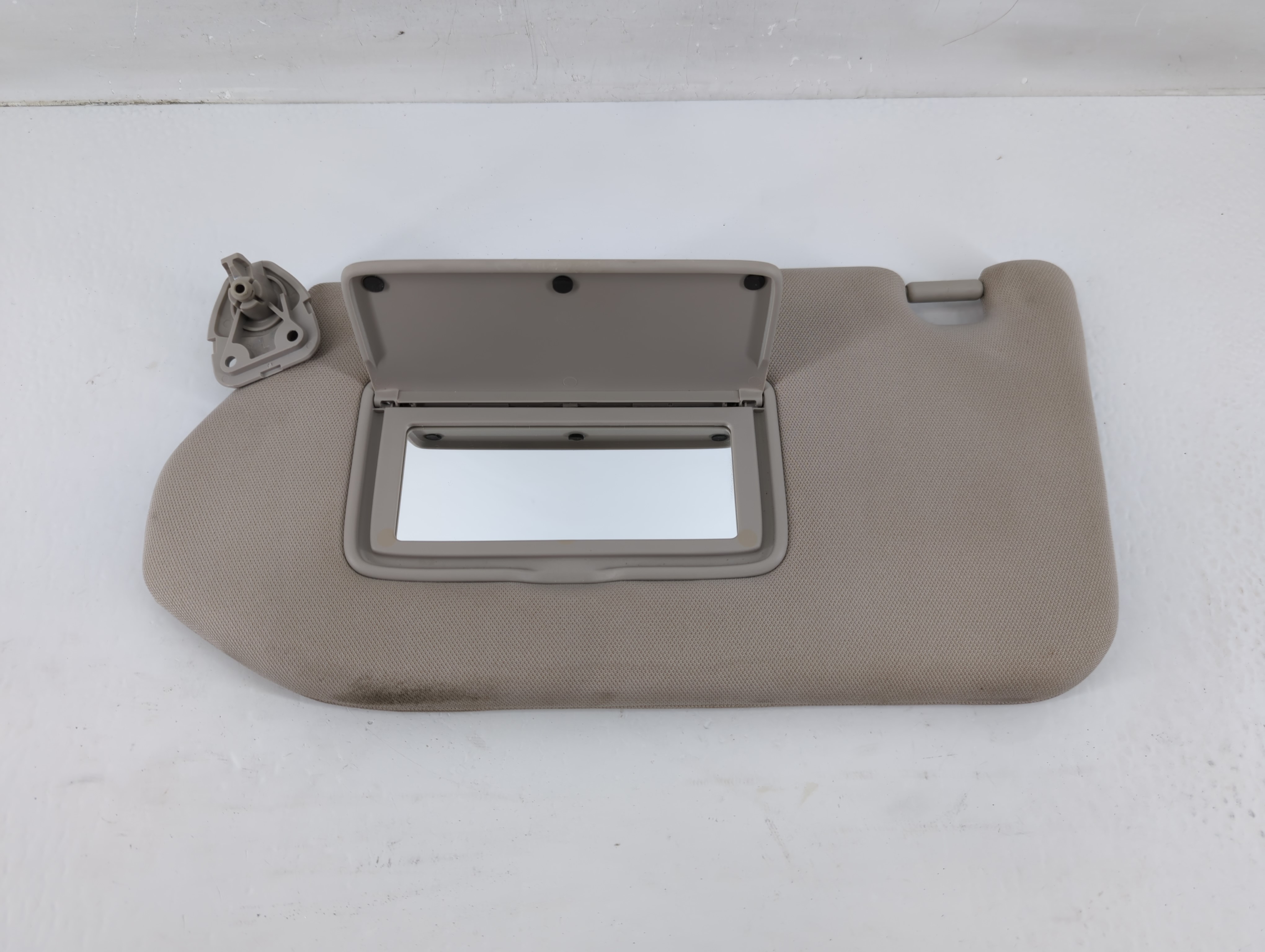 2013-2018 Nissan Pathfinder Driver Sun Visor Mirror Left Sunvisor 1137227 - Oemusedautoparts1.com