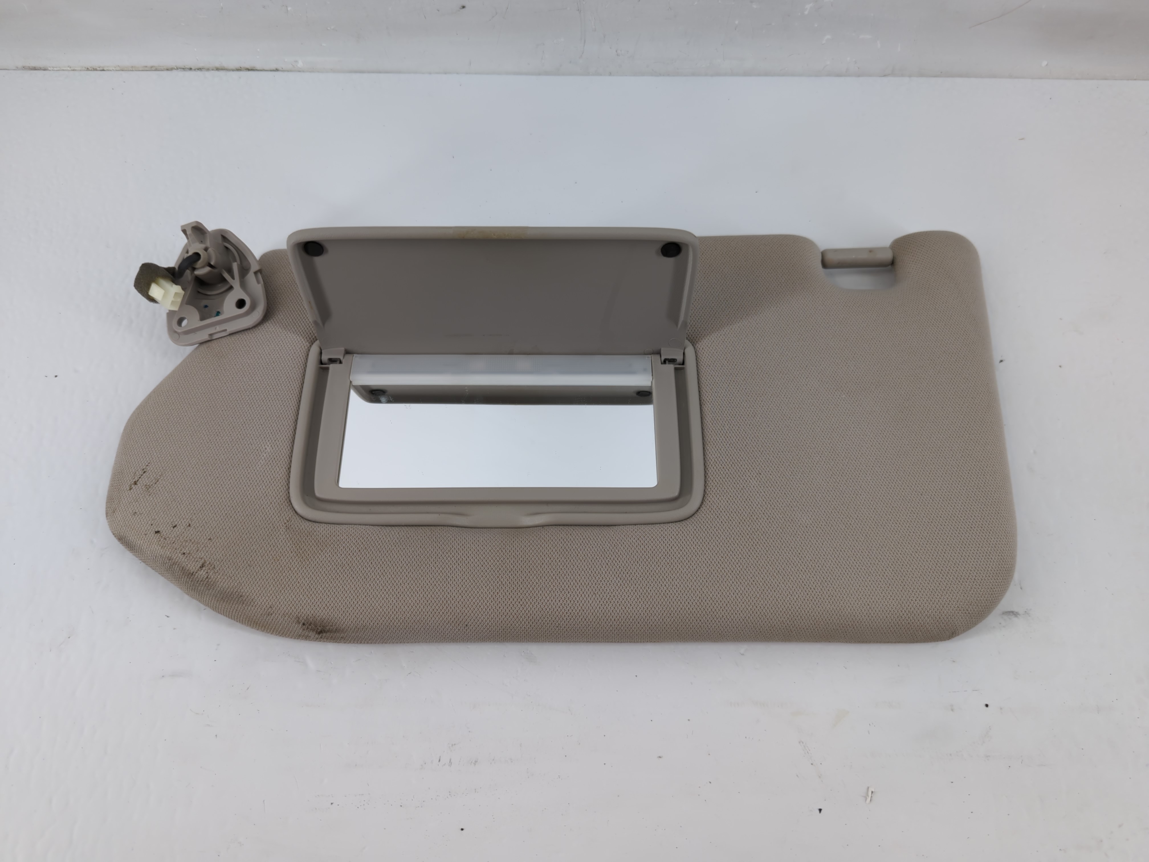 2013-2018 Nissan Pathfinder Driver Sun Visor Mirror Left Sunvisor 1137241 - Oemusedautoparts1.com