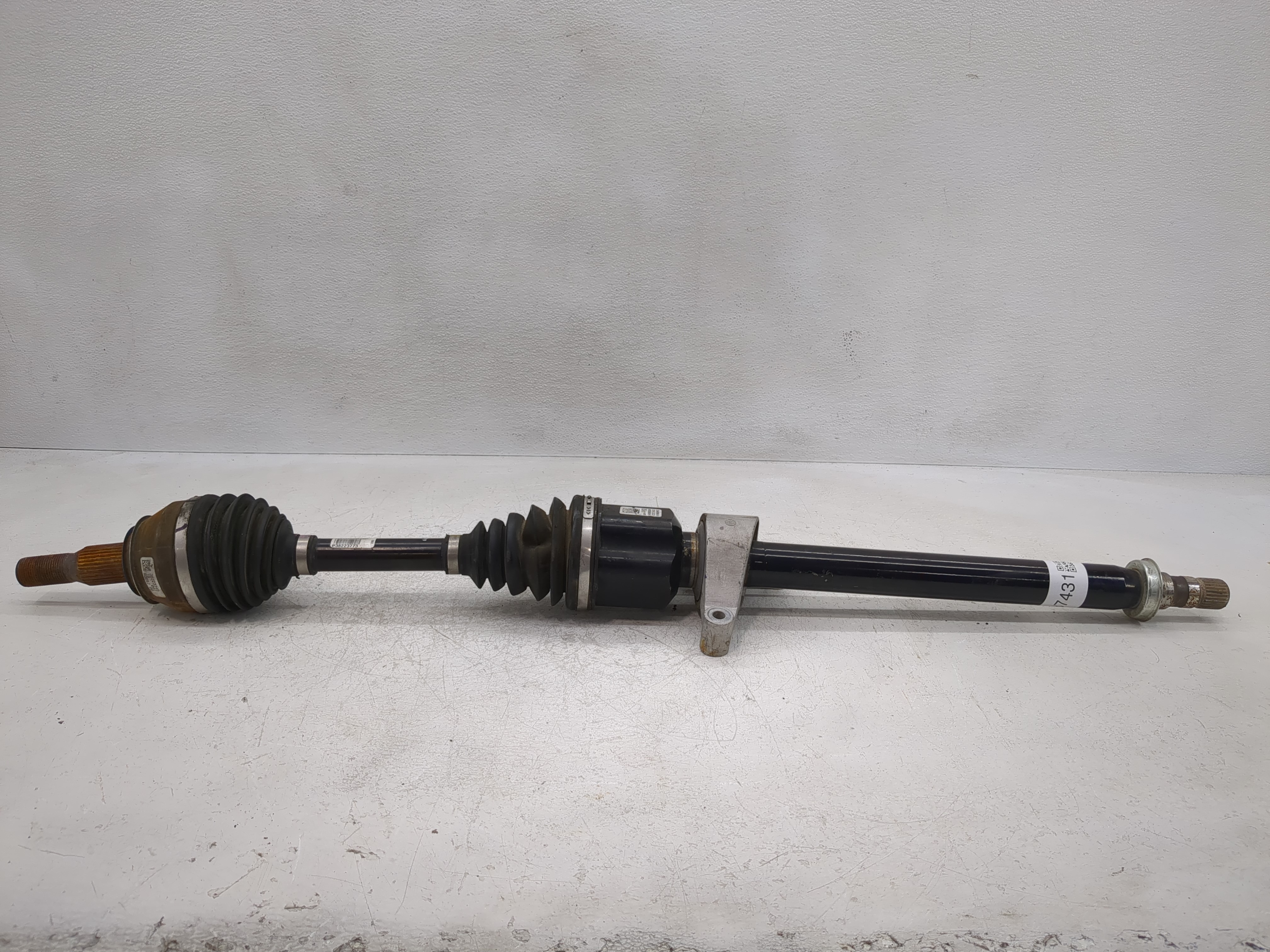 Picture of 2017-2019 Cadillac Xt5 Axle Shaft Front Passenger Cv C/v 1137431