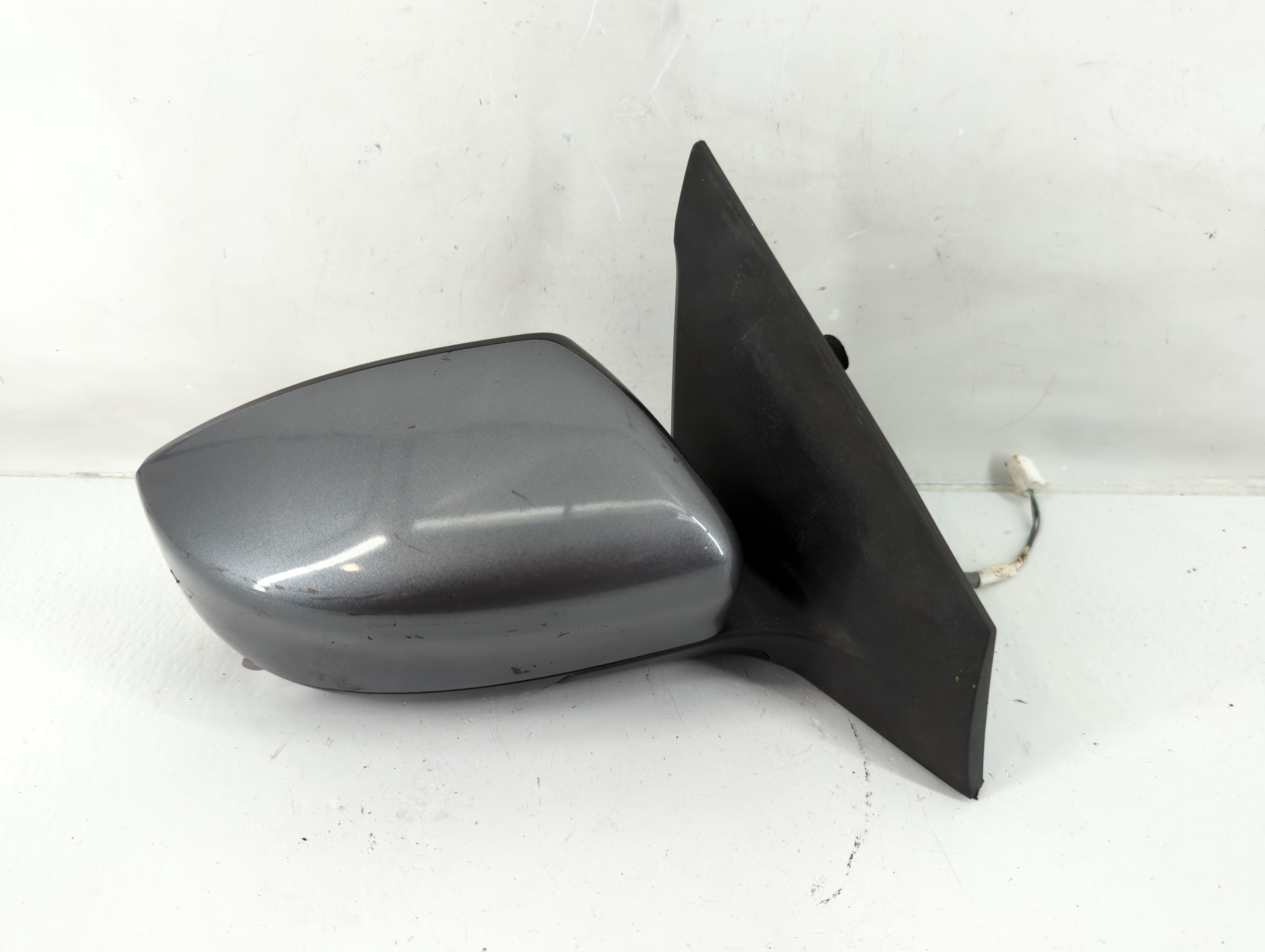 2016-2019 Nissan Sentra Passenger Right Side View Power Door Mirror Grey 1137621 - Oemusedautoparts1.com