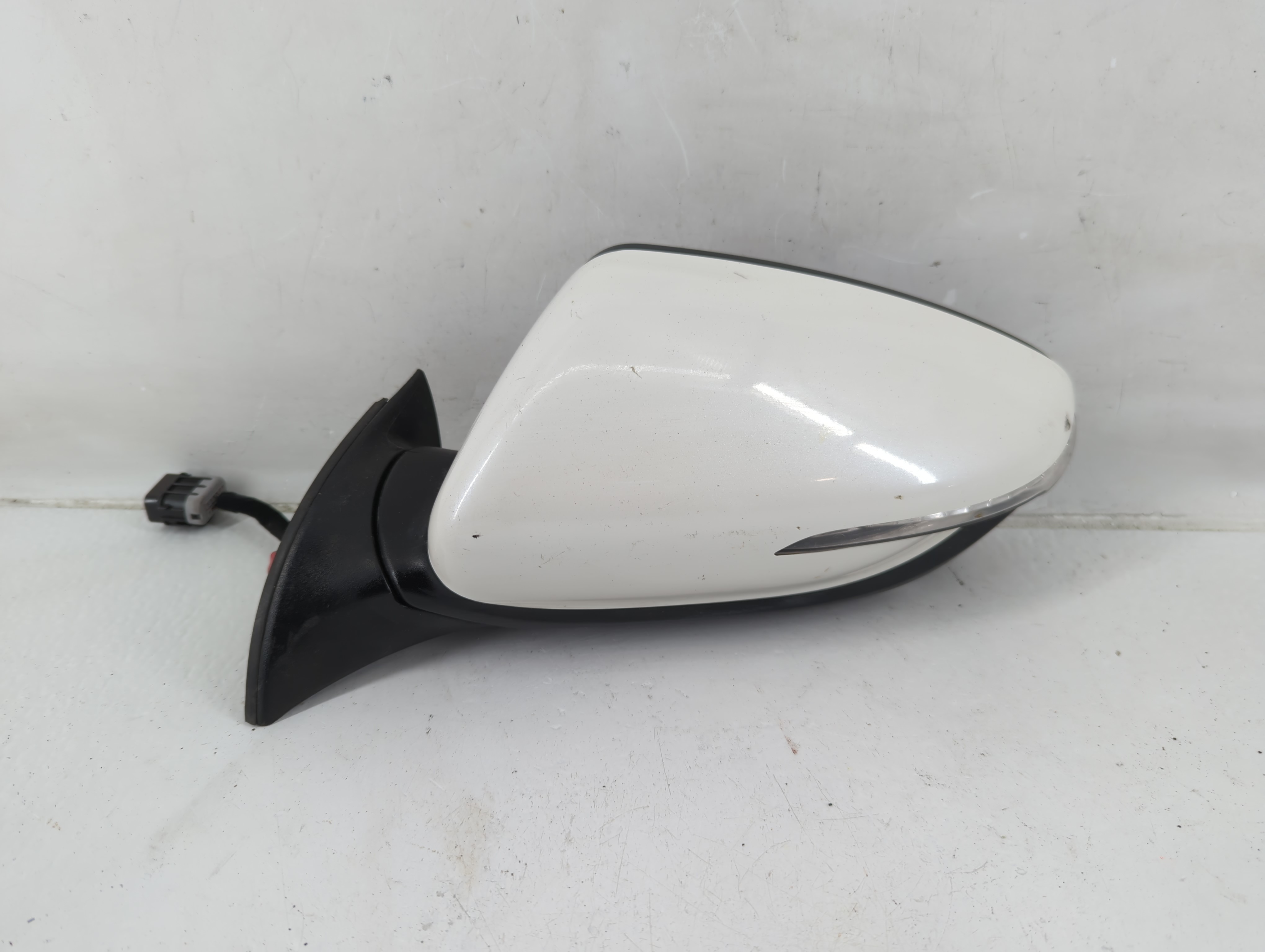 2016-2018 Kia Forte Driver Left Side View Power Door Mirror White 1137627 - Oemusedautoparts1.com