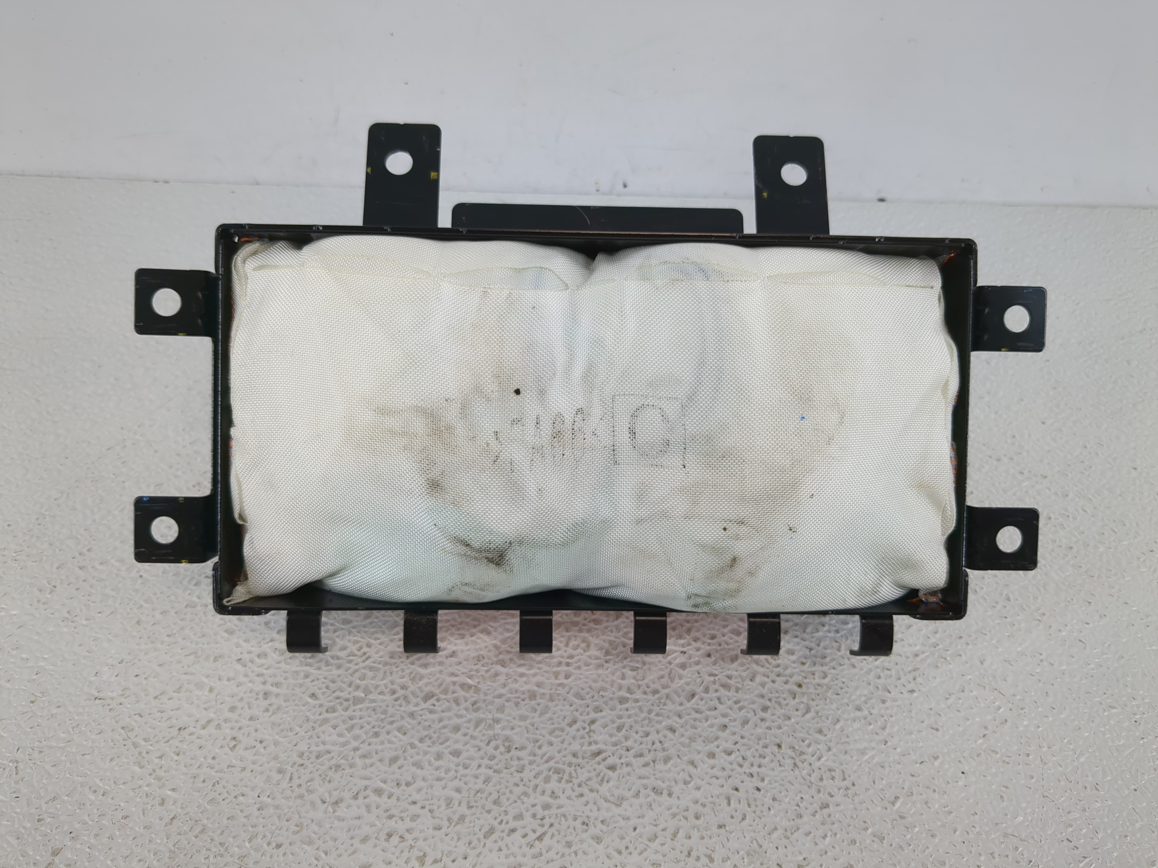 2010-2013 Kia Forte Air Bag Passenger Right Dashboard Oem 1137677 - Oemusedautoparts1.com