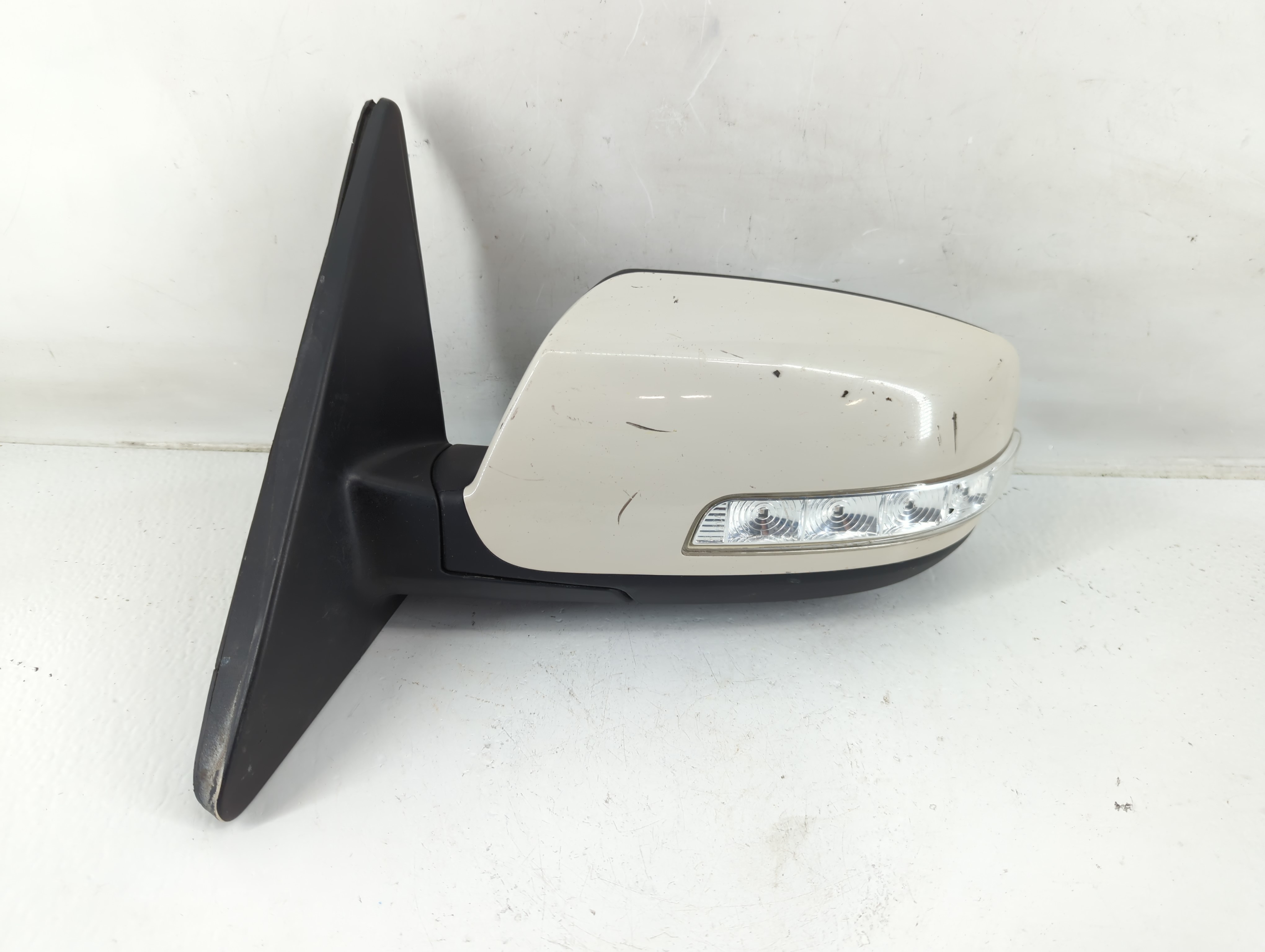 2011-2015 Kia Sorento Driver Left Side View Power Door Mirror White 1137708 - Oemusedautoparts1.com