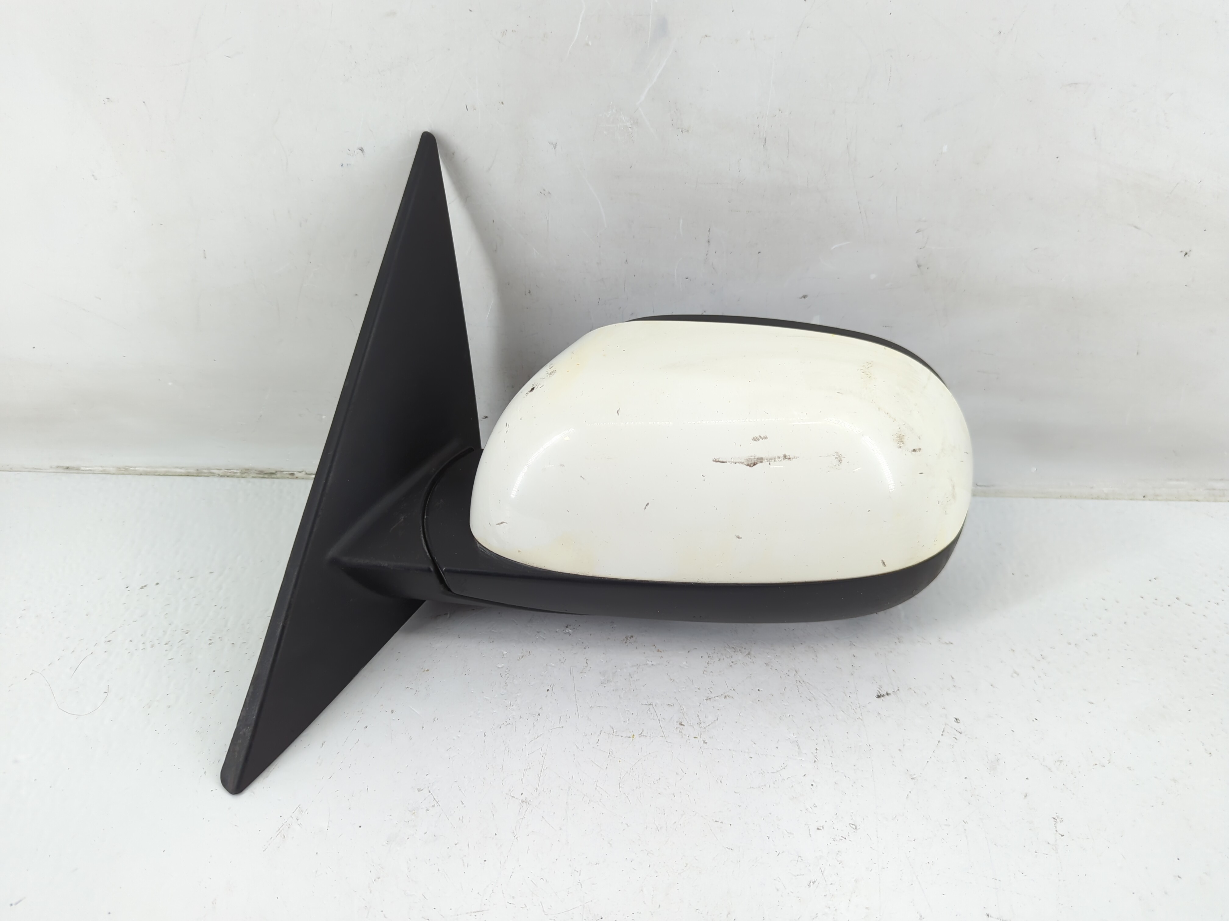 2014-2019 Kia Soul Driver Left Side View Power Door Mirror White 1138760 - Oemusedautoparts1.com